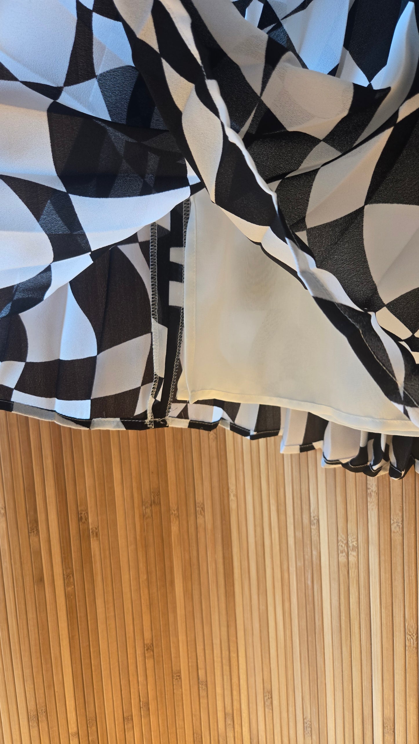 Lord & Taylor B&W psychedelic check pleated skirt