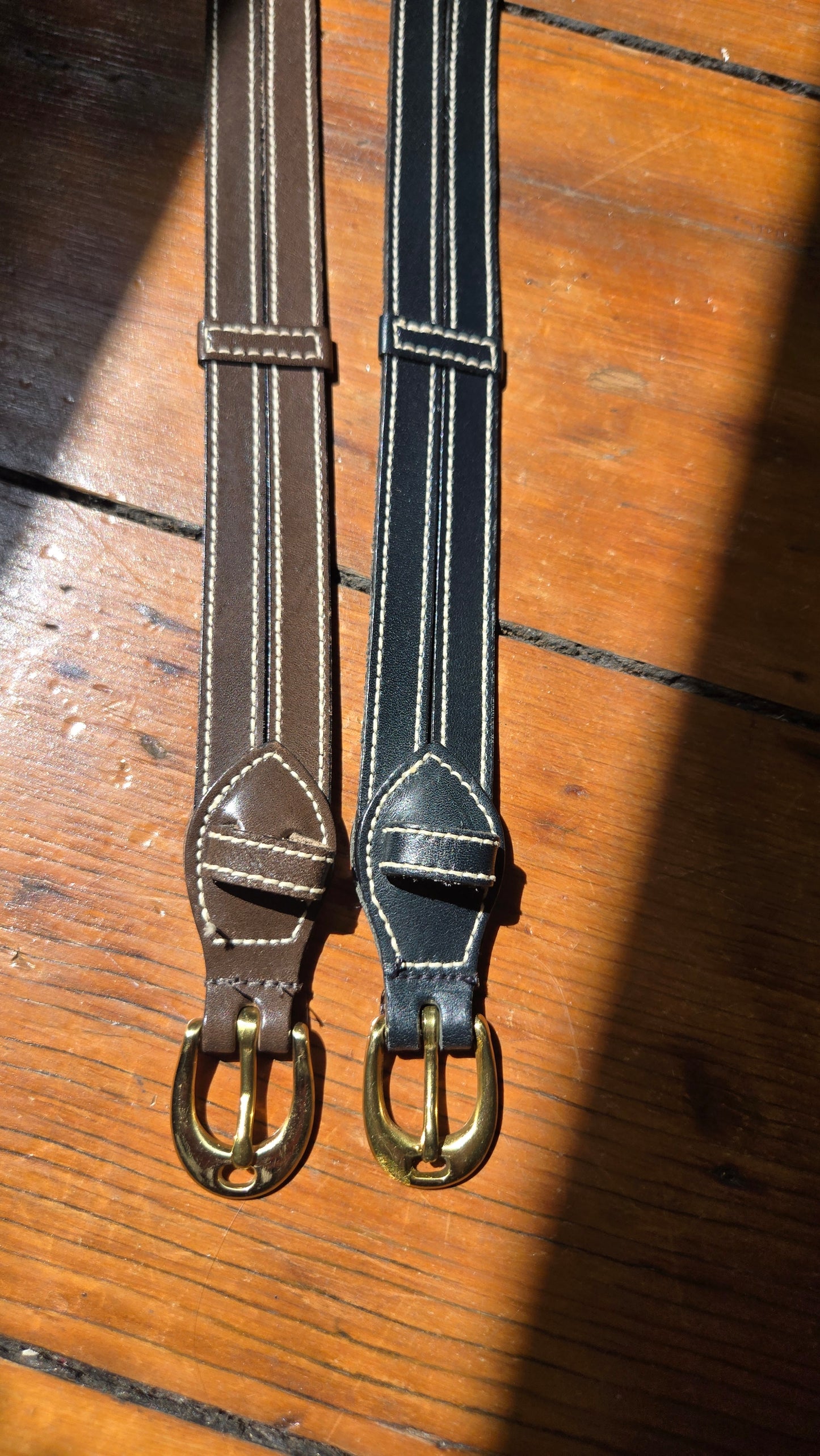 Contrast stitch leather belt