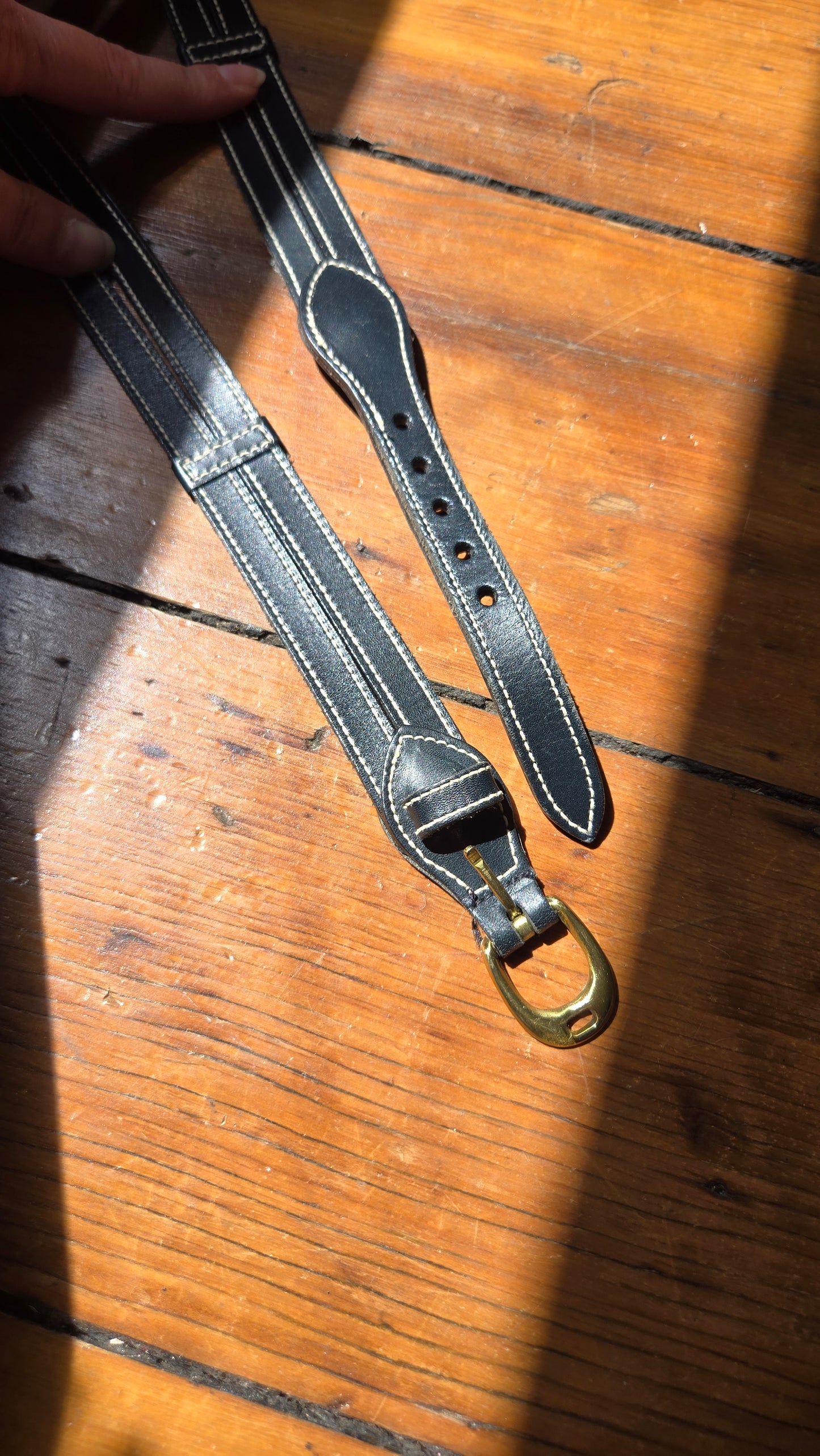 Contrast stitch leather belt