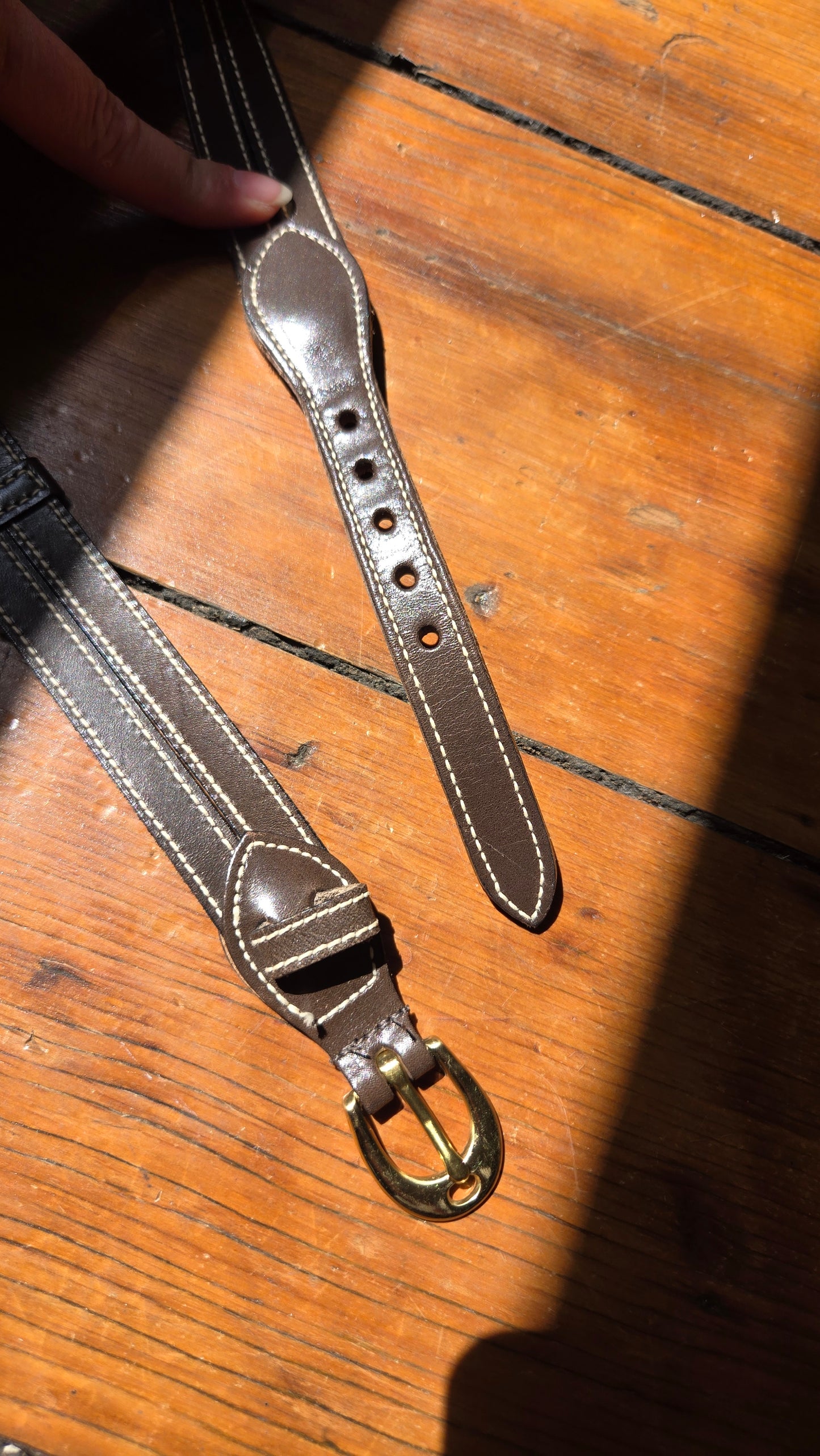 Contrast stitch leather belt