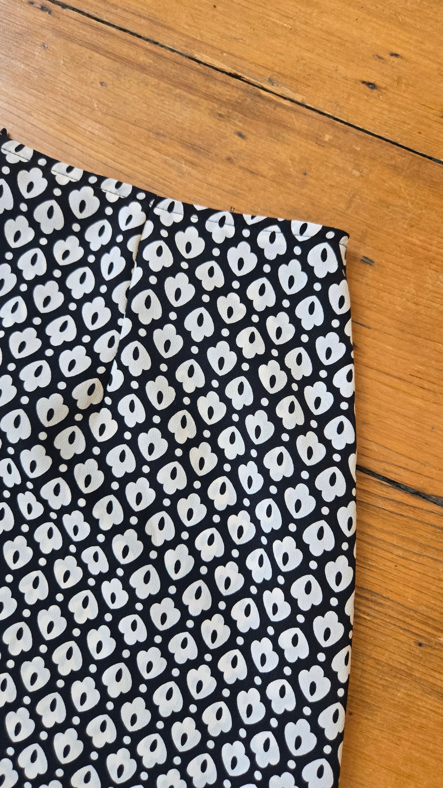 Express B&W floral miniskirt
