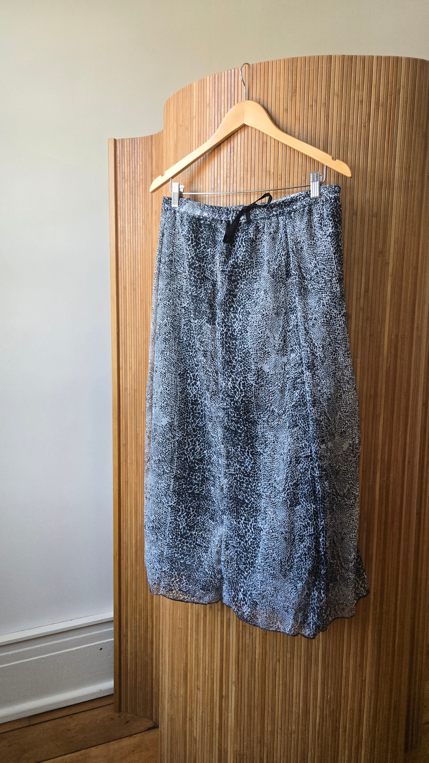 Creative chiffon snake print skirt