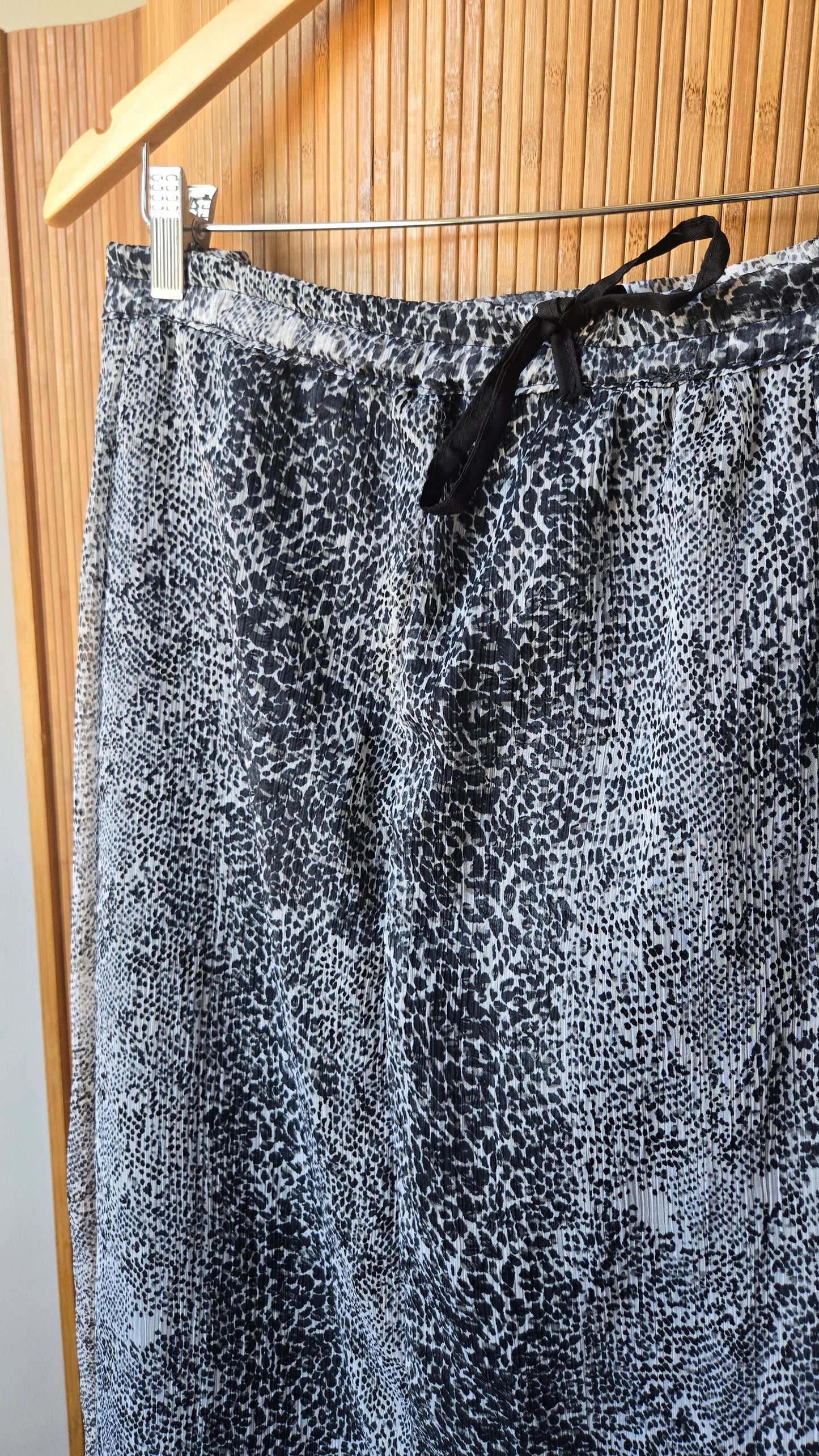 Creative chiffon snake print skirt