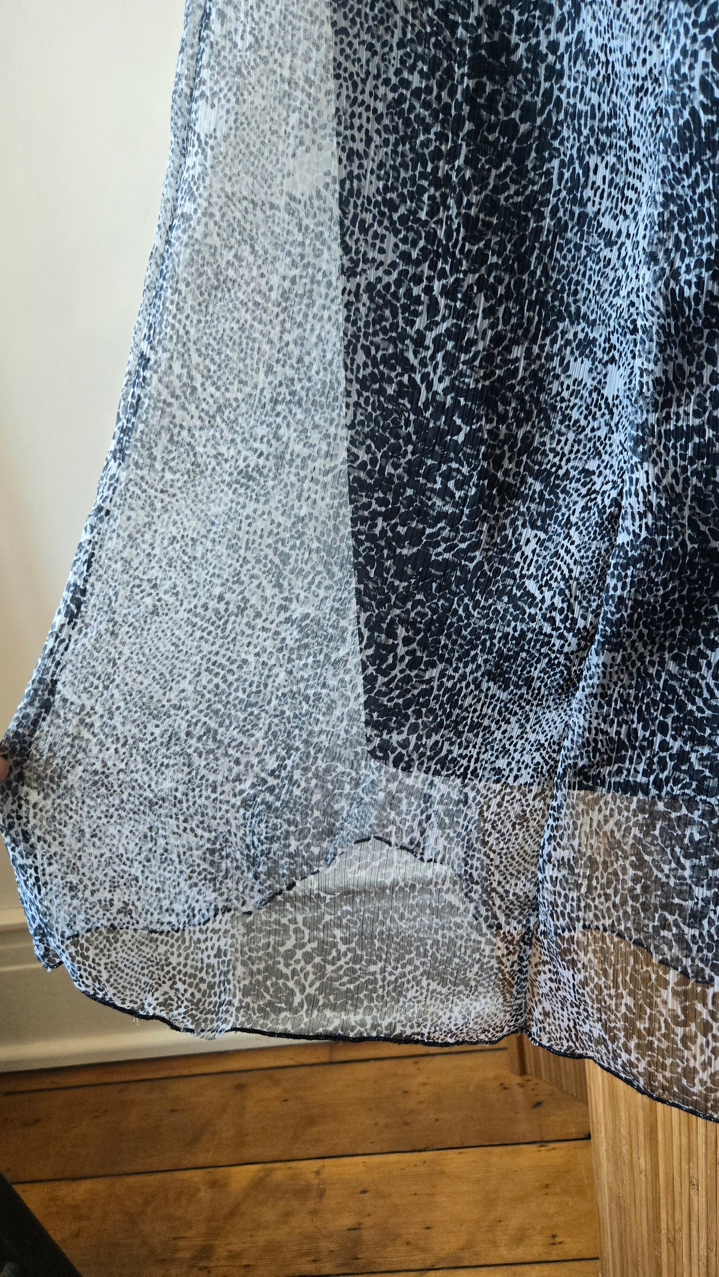 Creative chiffon snake print skirt