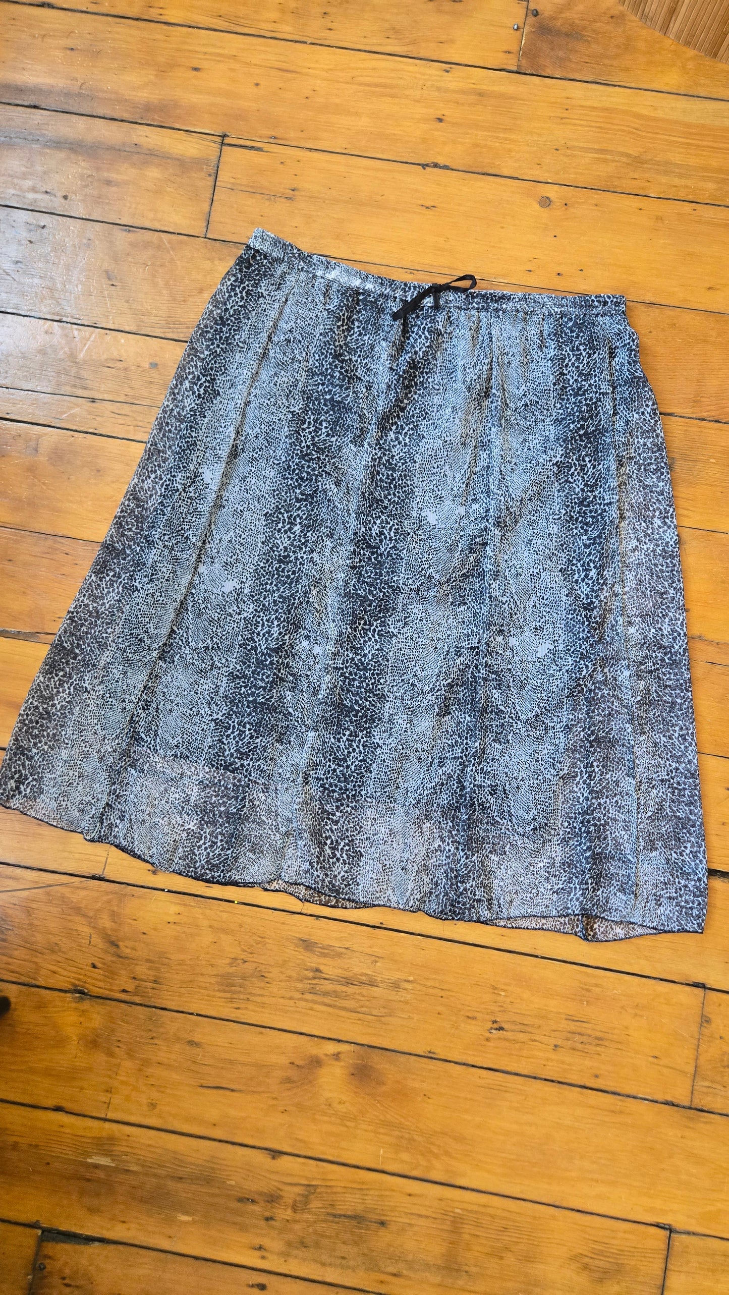Creative chiffon snake print skirt