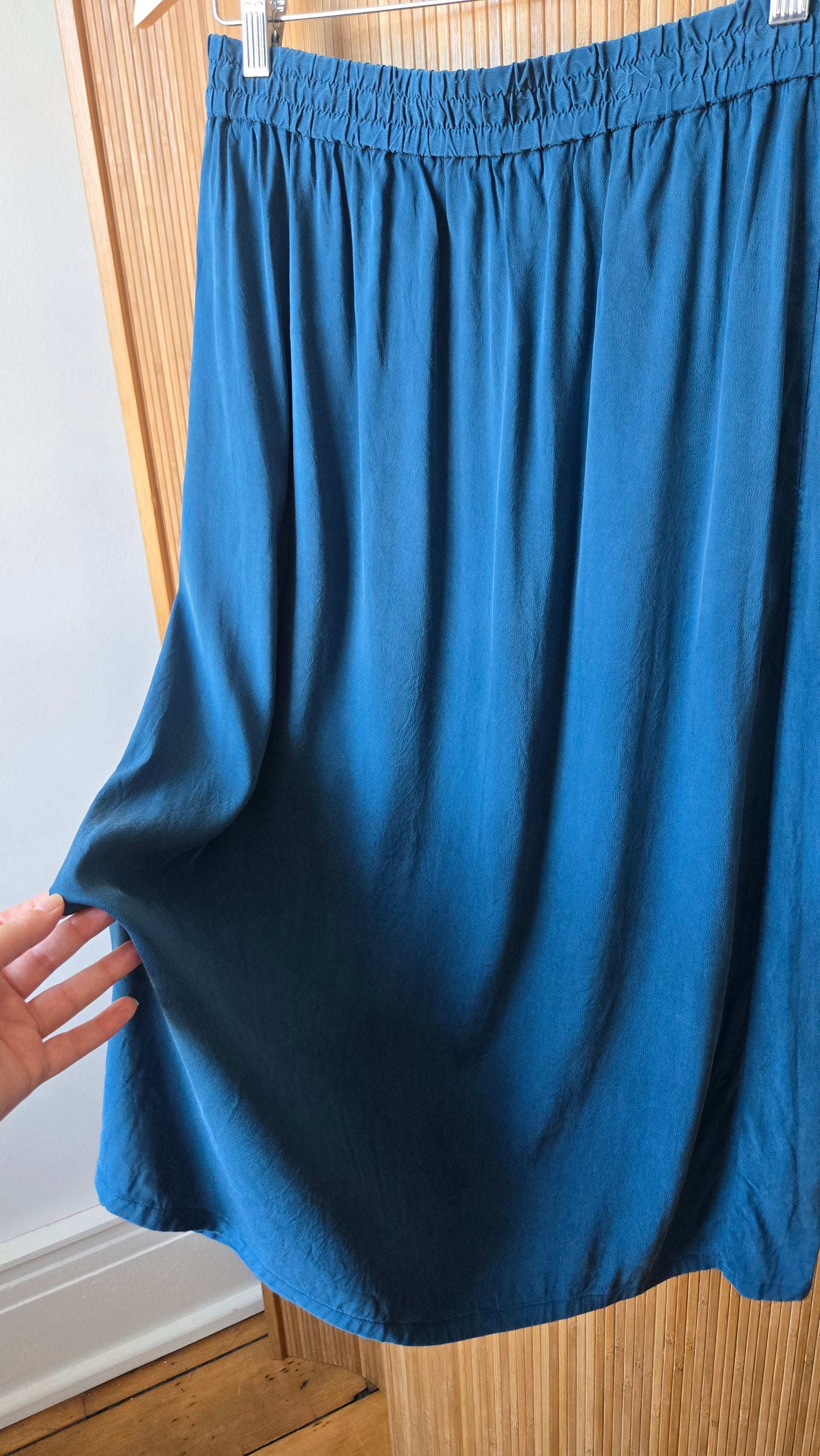 Ocean blue easy skirt w pockets!