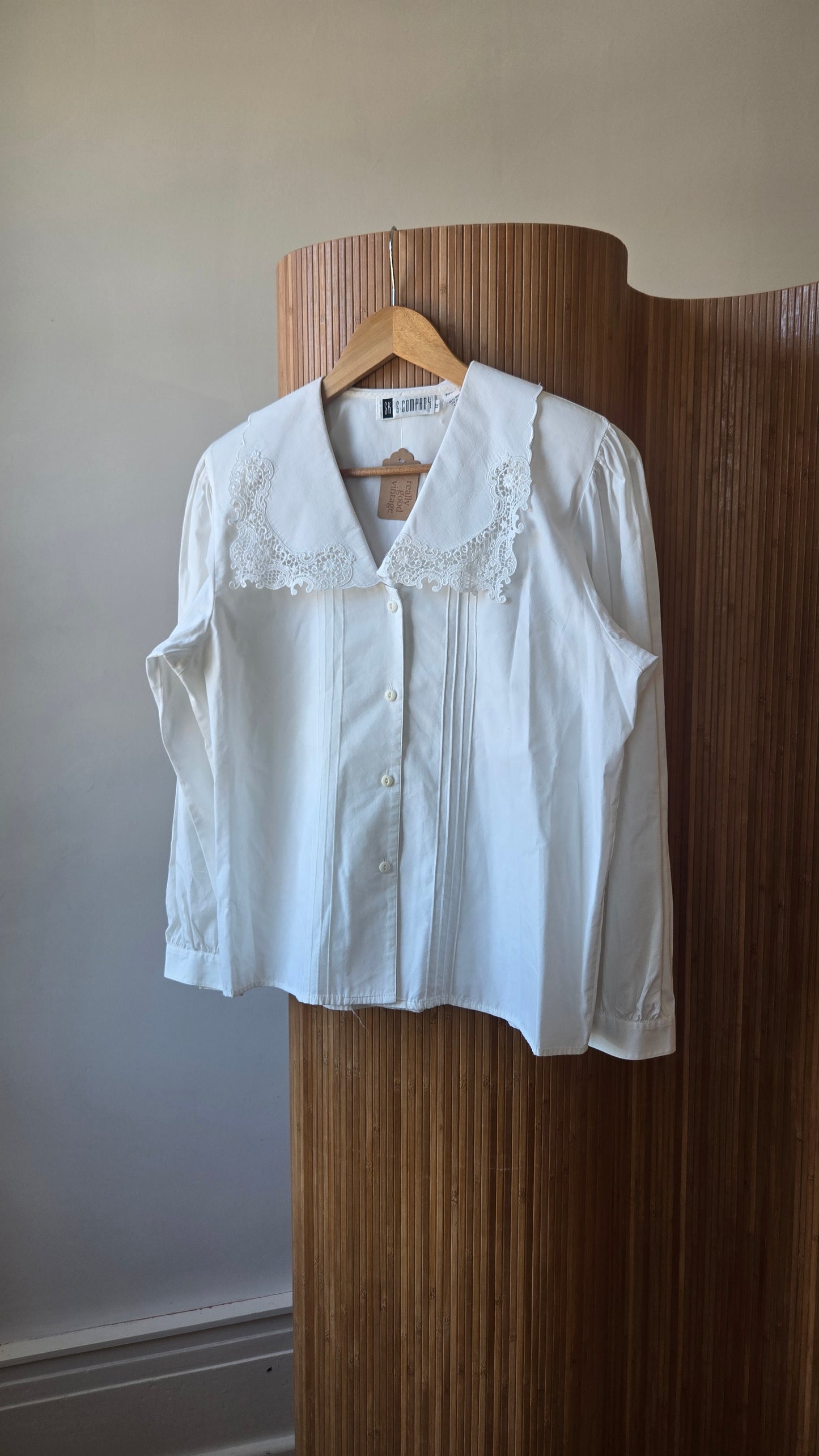 SK company big collar blouse
