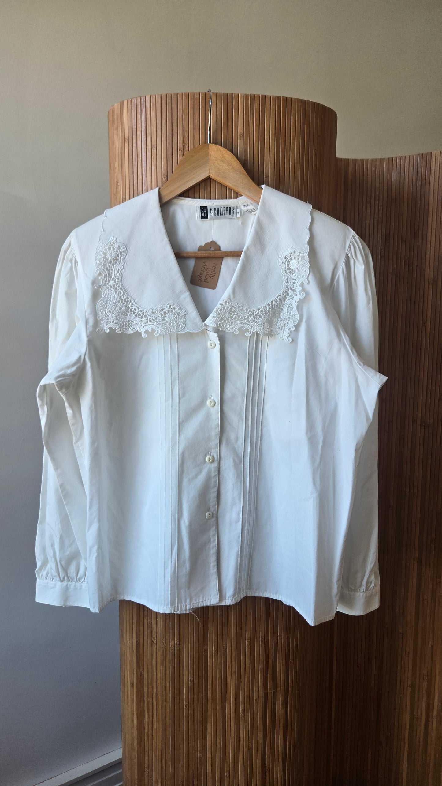 SK company big collar blouse