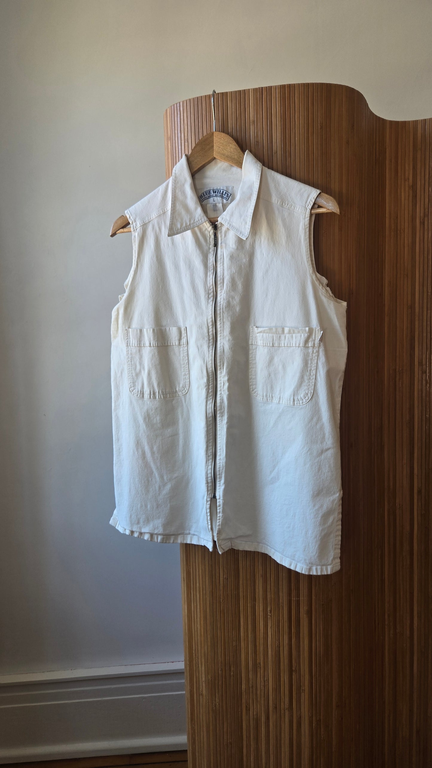 Blue Willi's white zip top