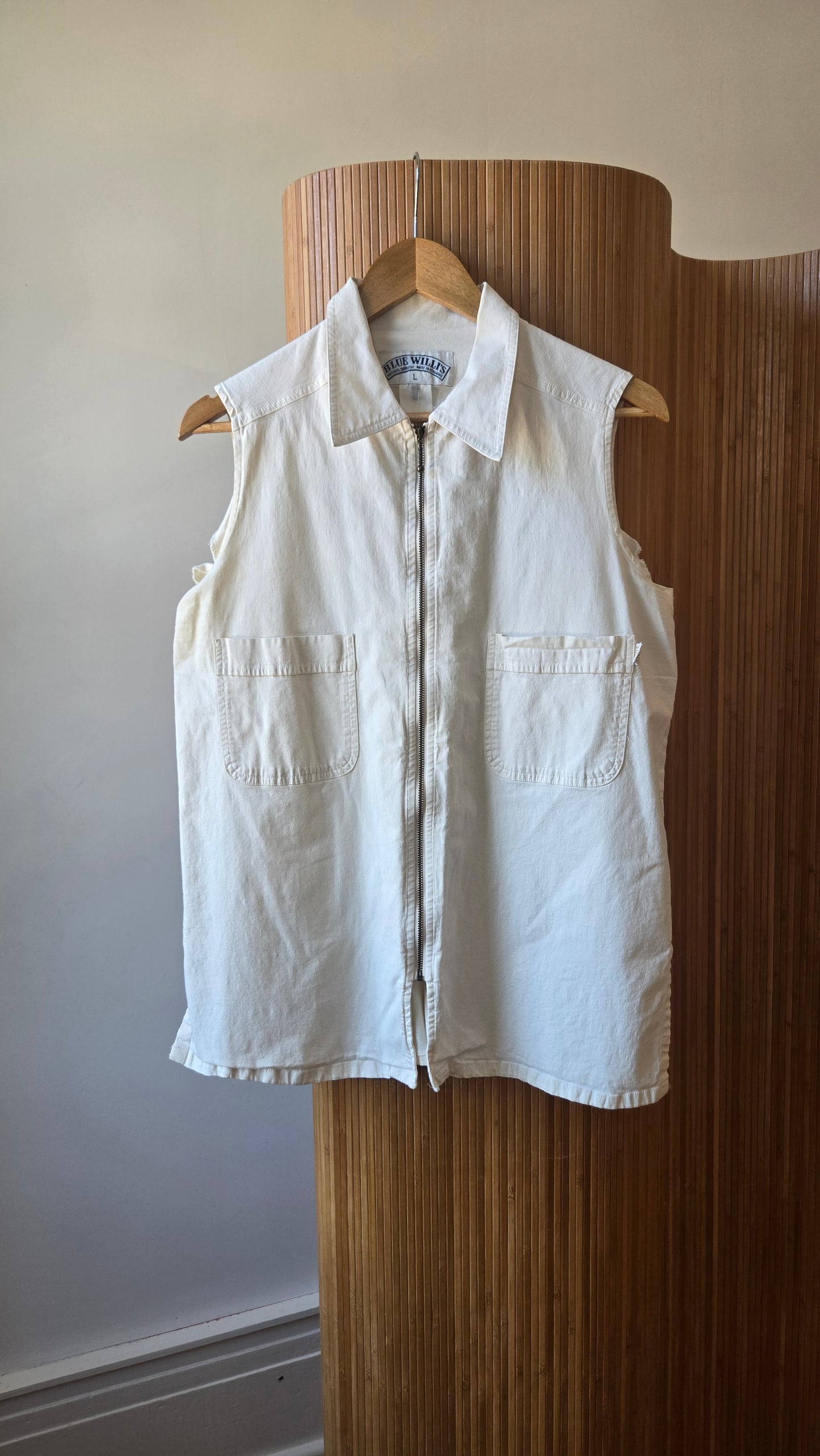 Blue Willi's white zip top