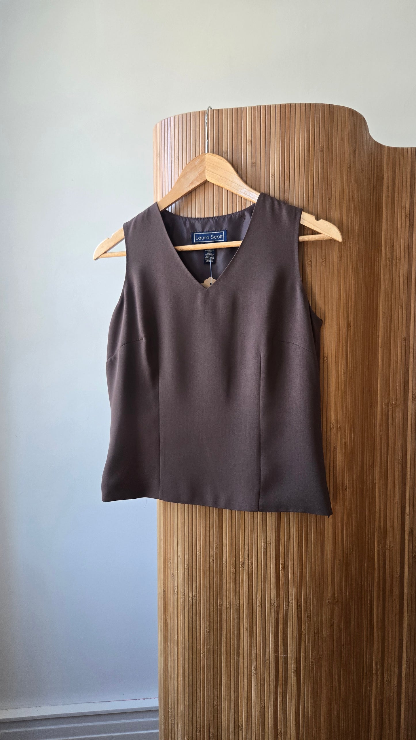 Laura Scott brown vneck top