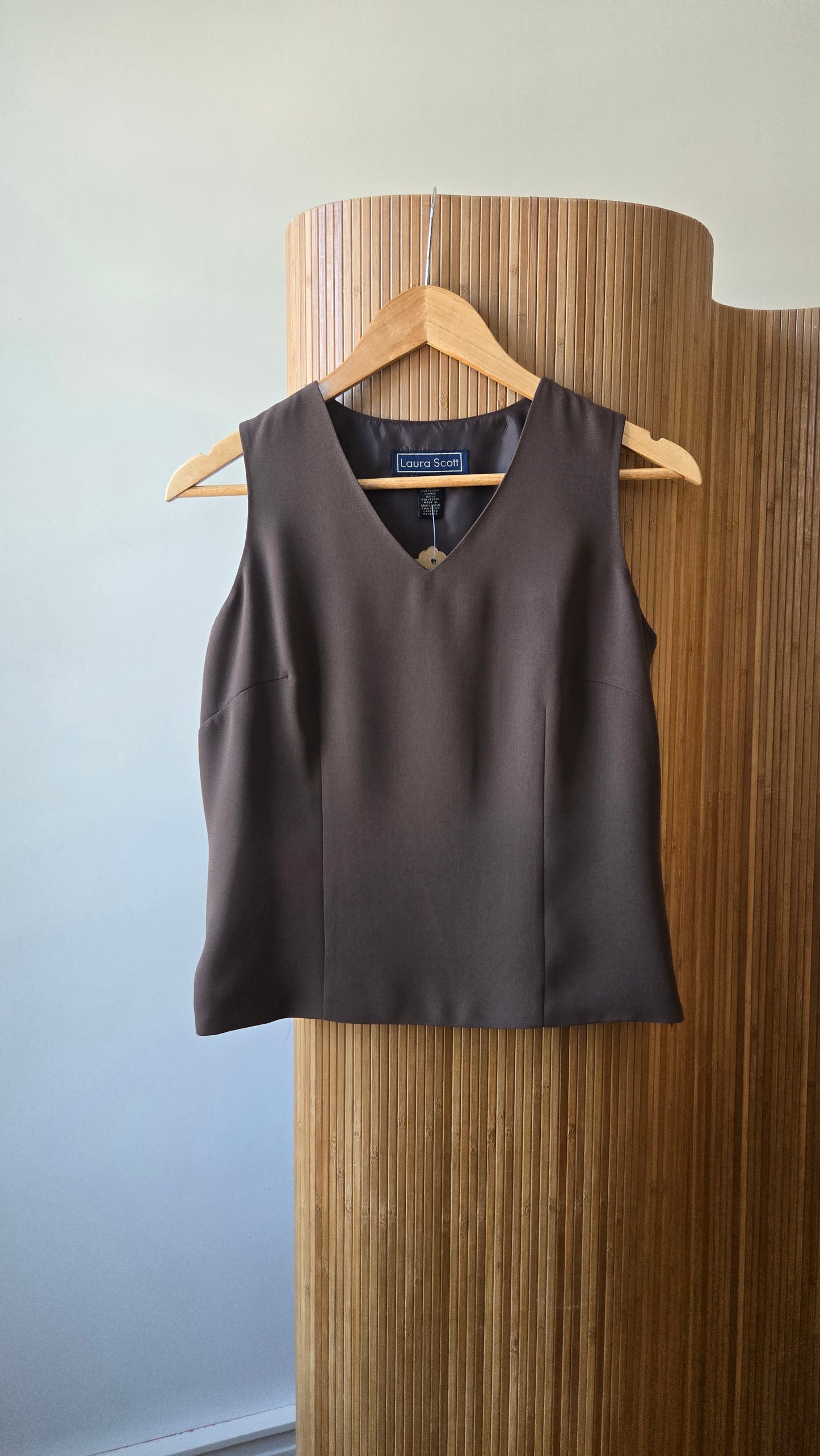 Laura Scott brown vneck top