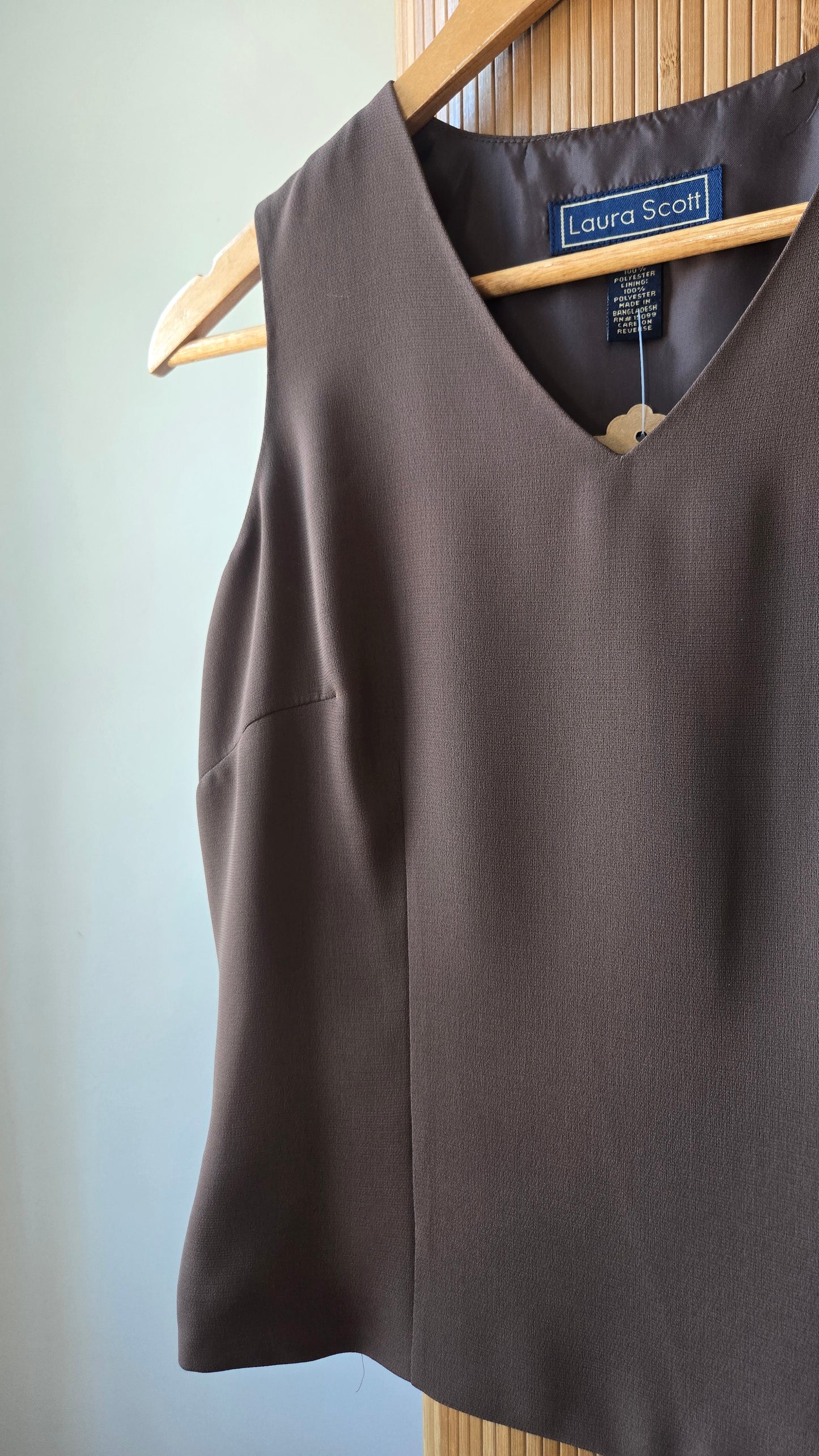 Laura Scott brown vneck top