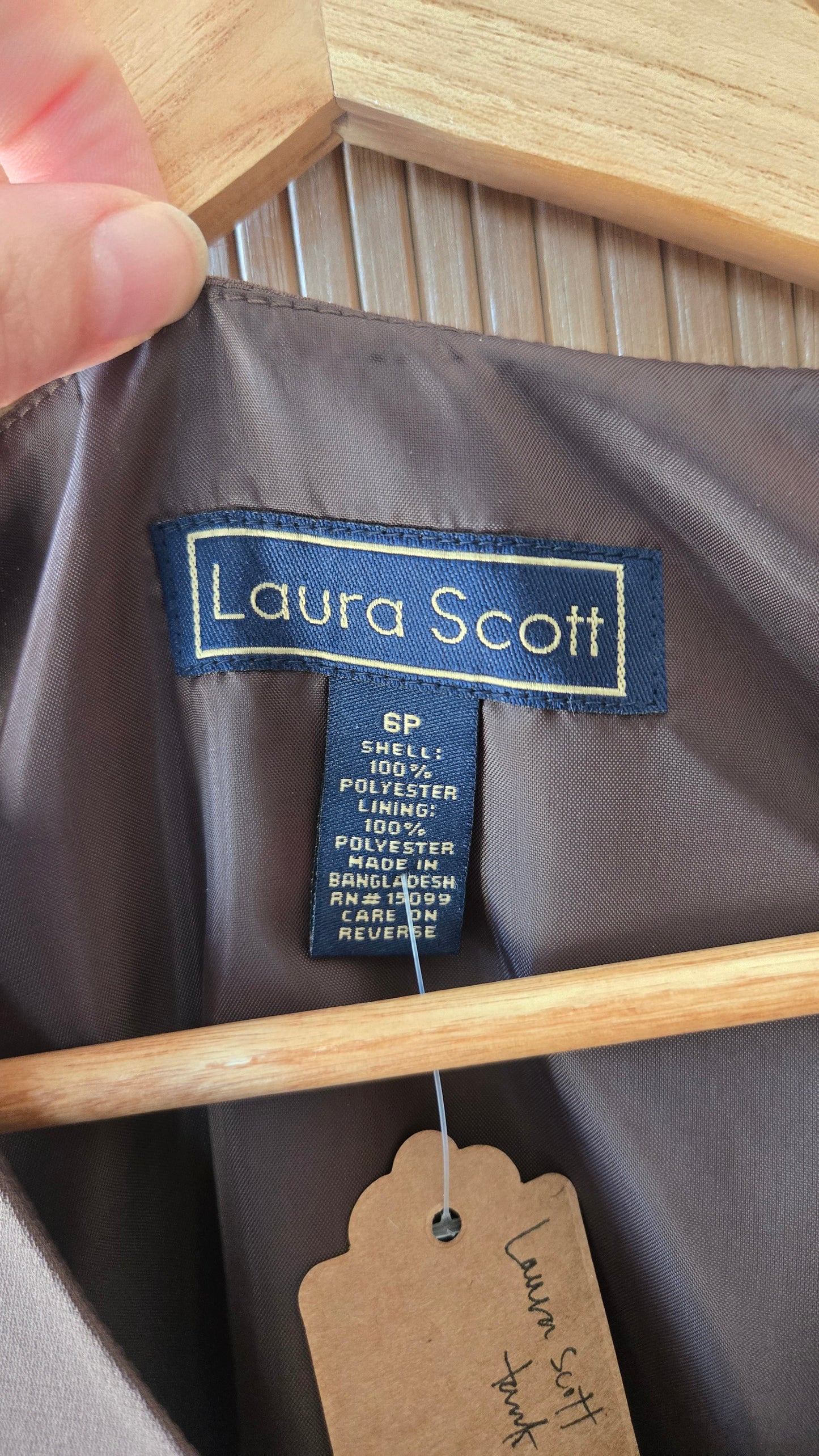 Laura Scott brown vneck top