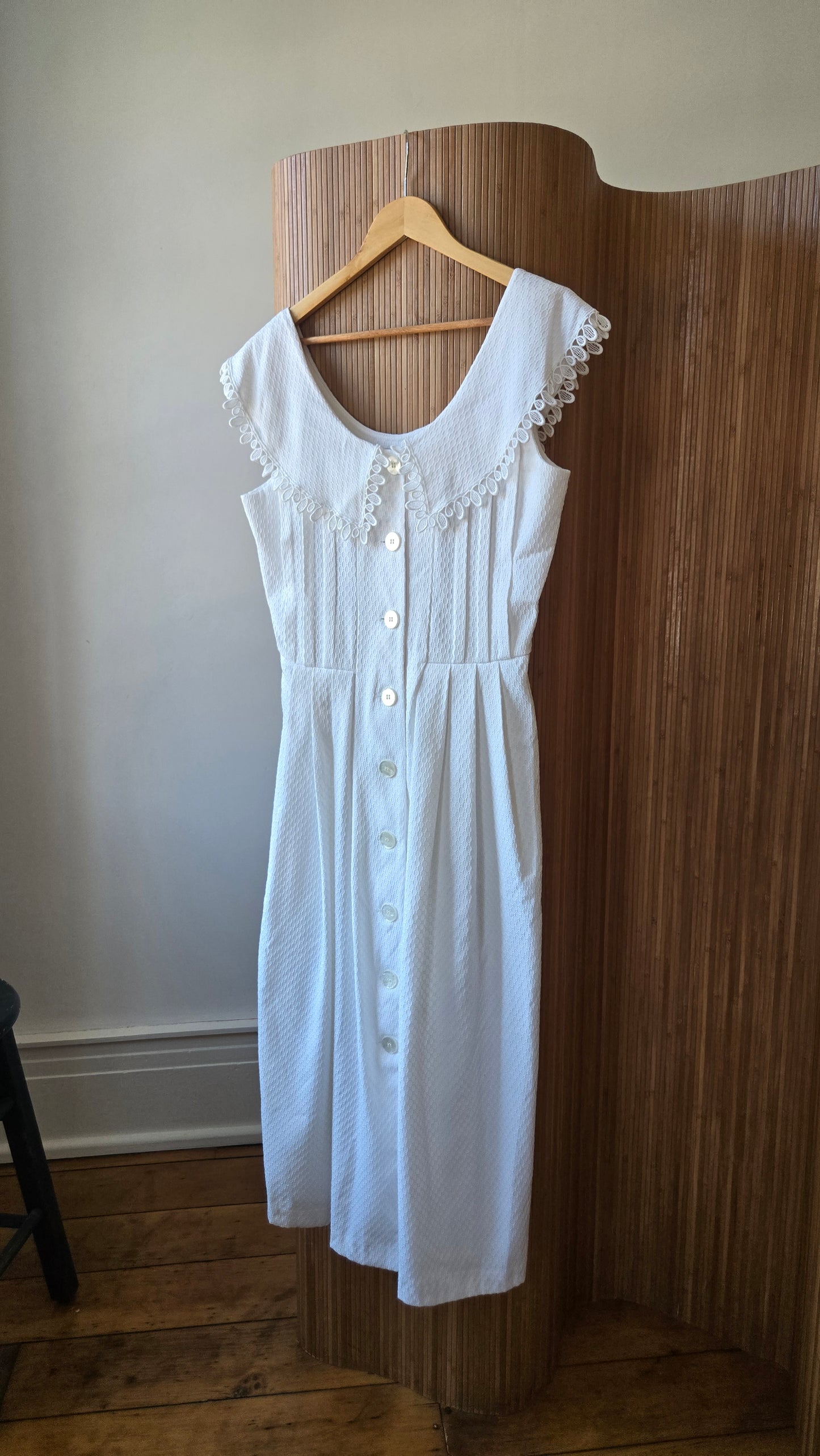Leslie Lucks white collar dress!