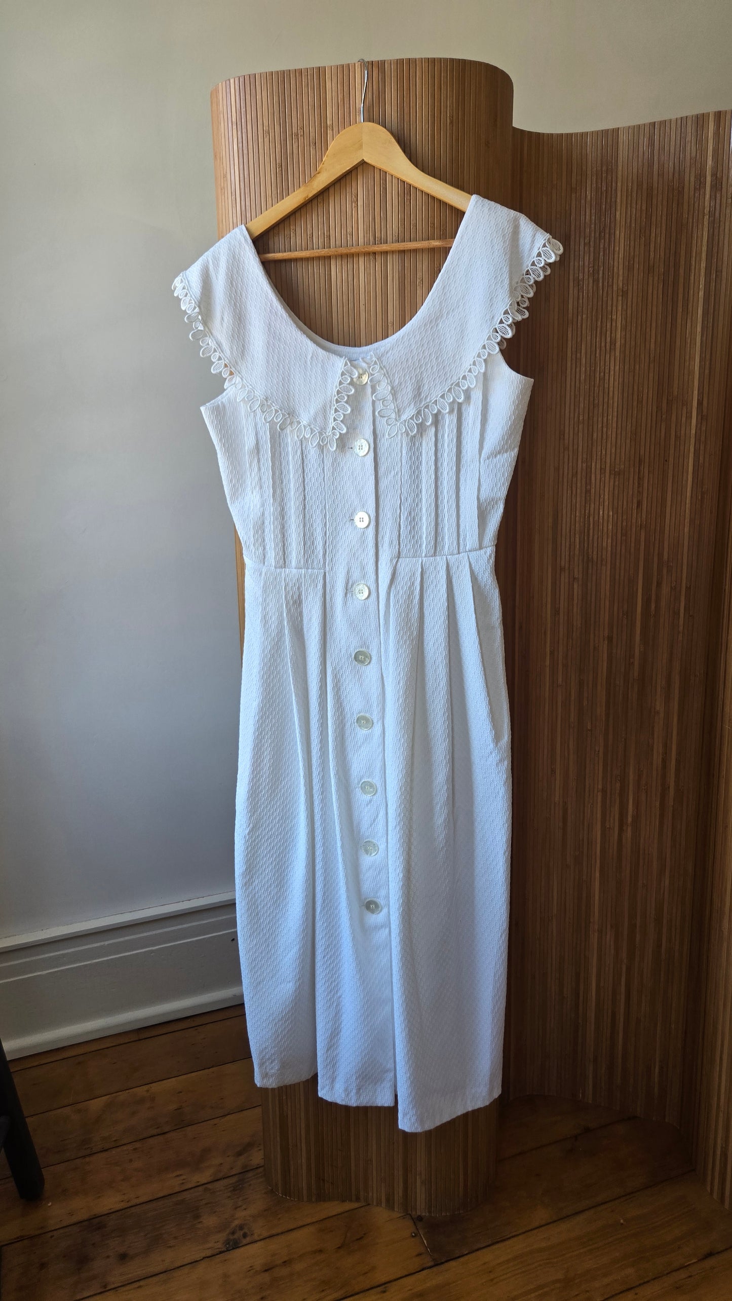 Leslie Lucks white collar dress!