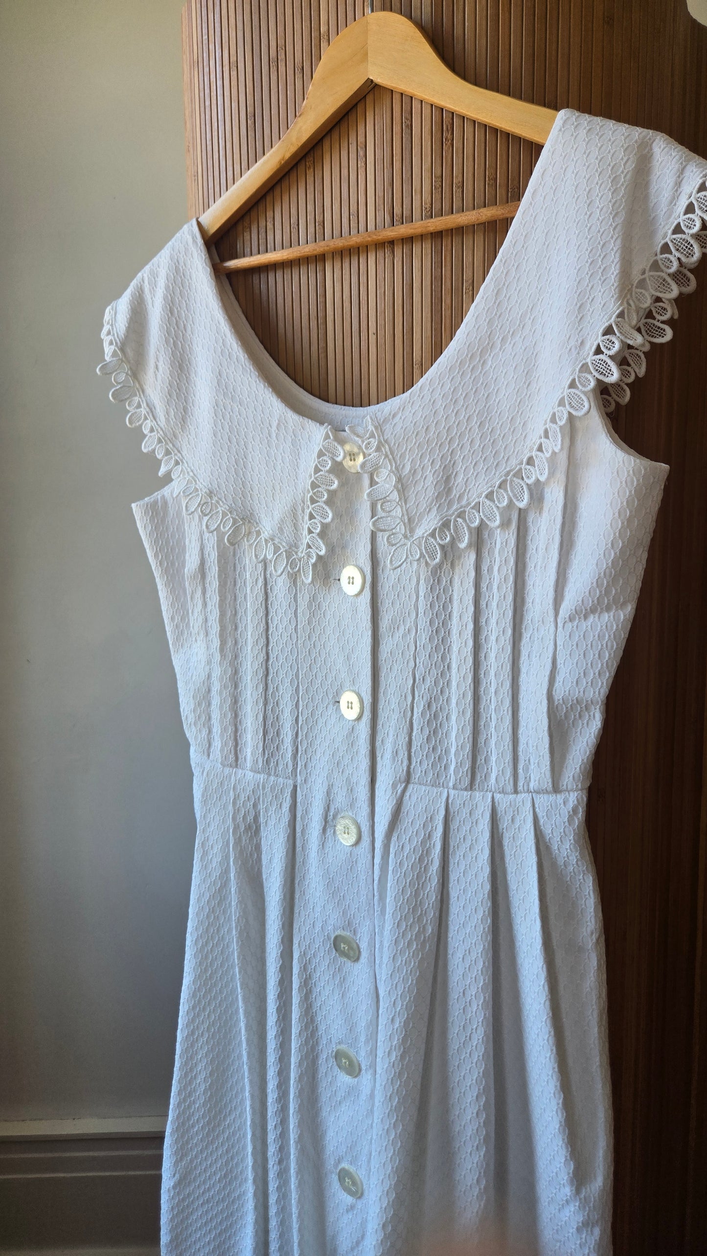 Leslie Lucks white collar dress!