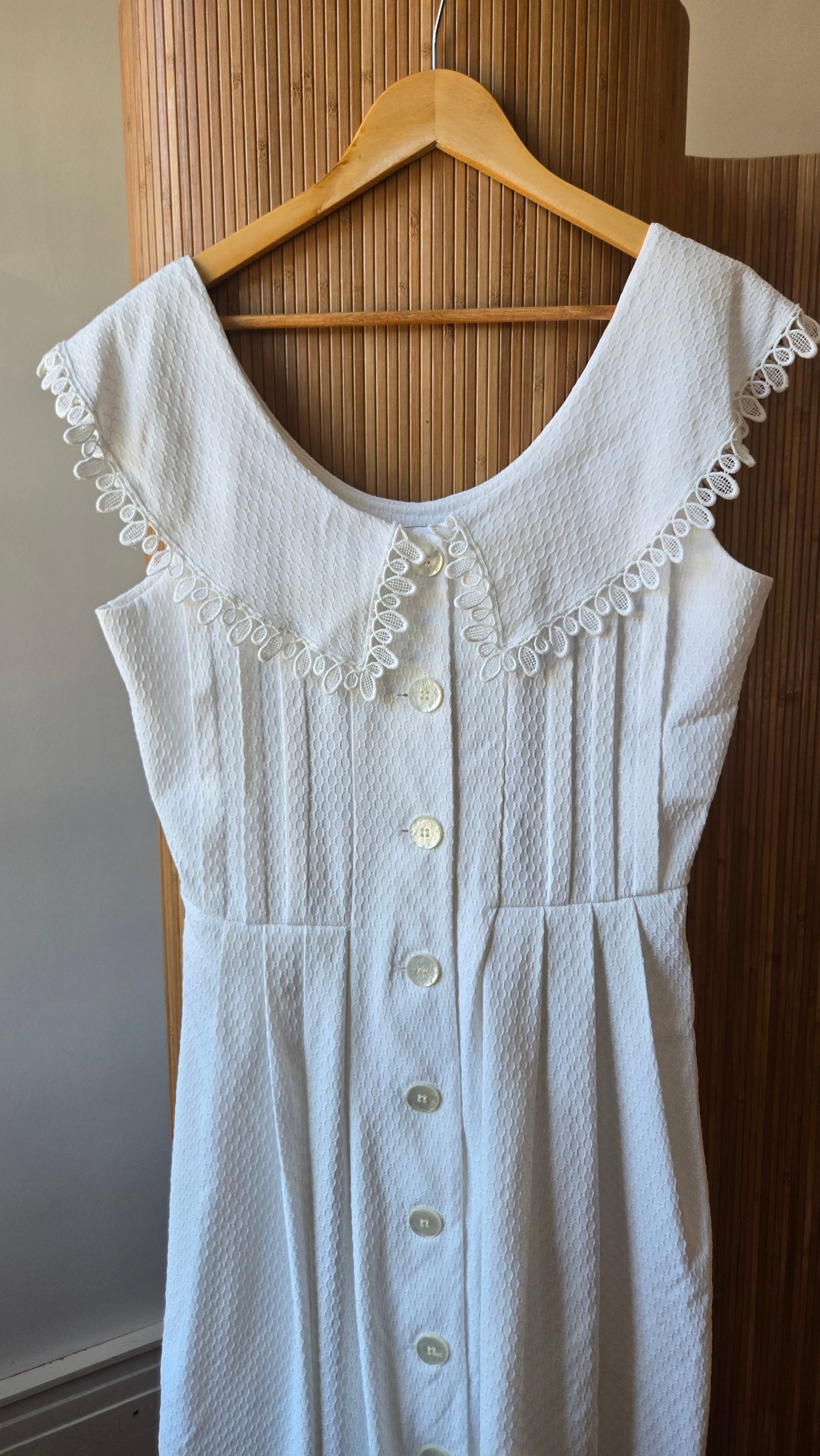 Leslie Lucks white collar dress!