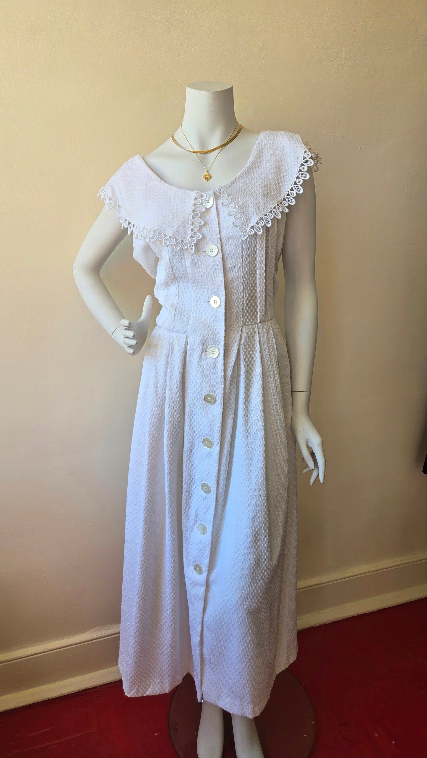 Leslie Lucks white collar dress!