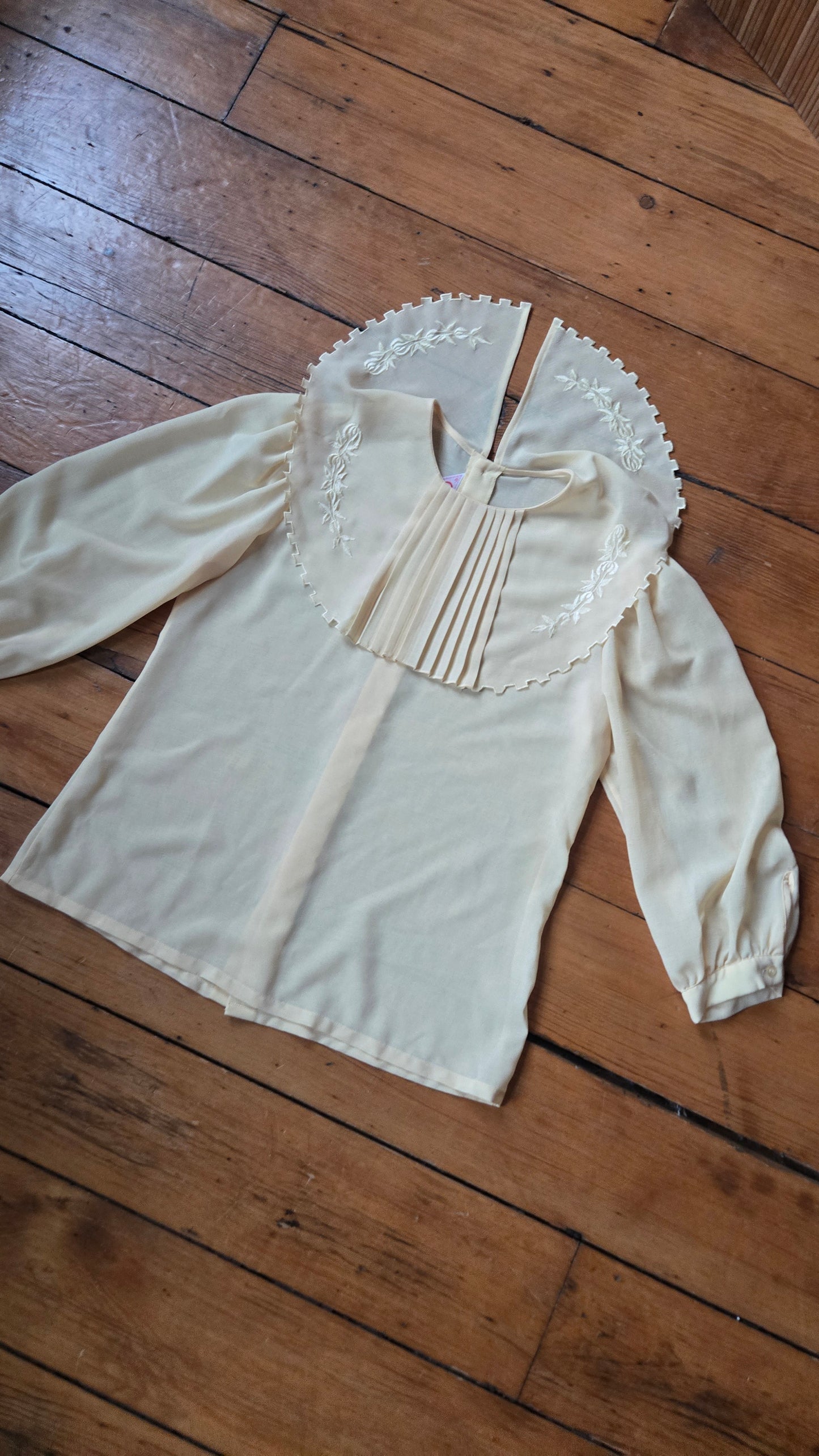 CEO sheer yellow bib collar shirt