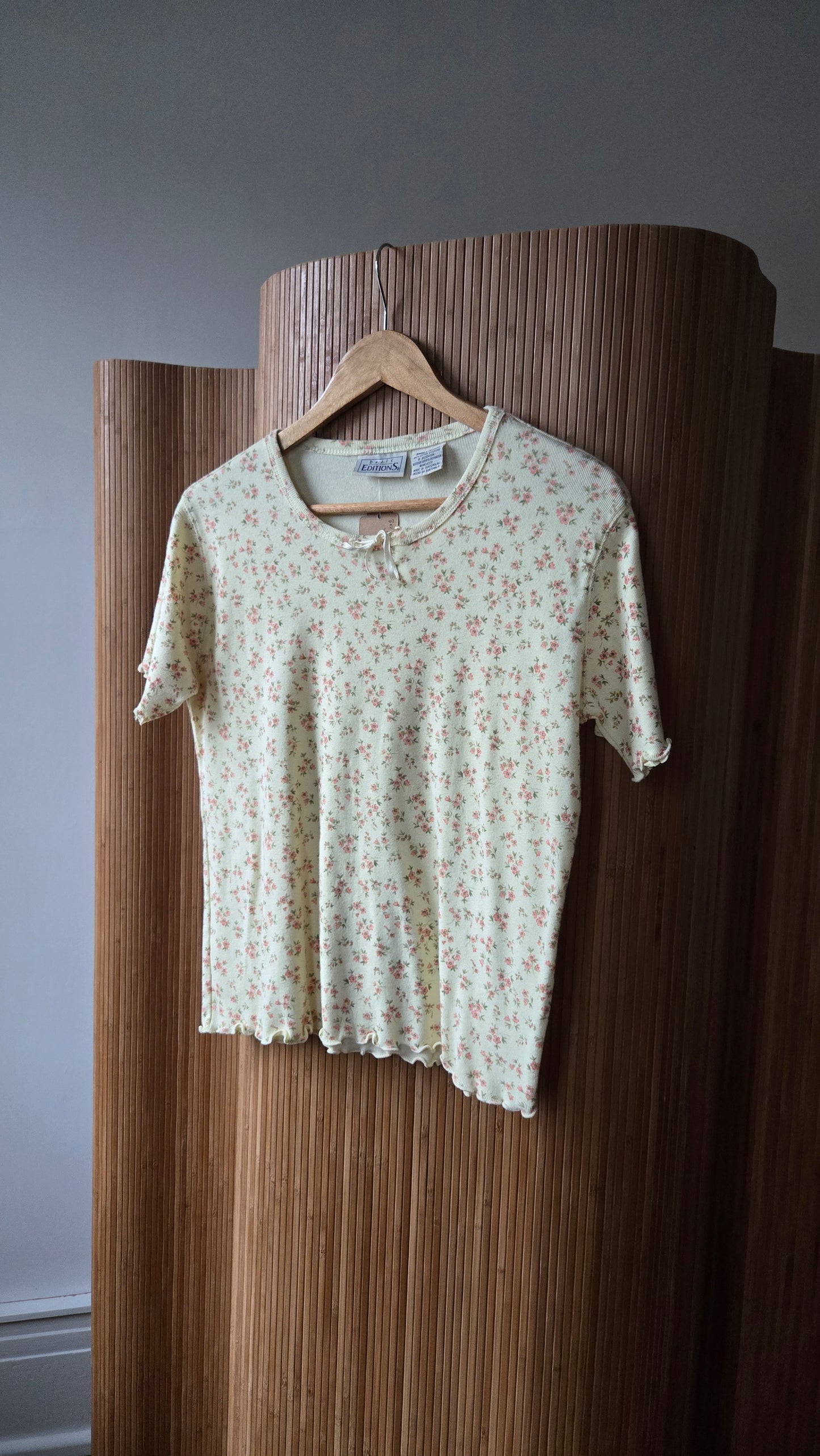Basic Editions floral tee w lettuce hem