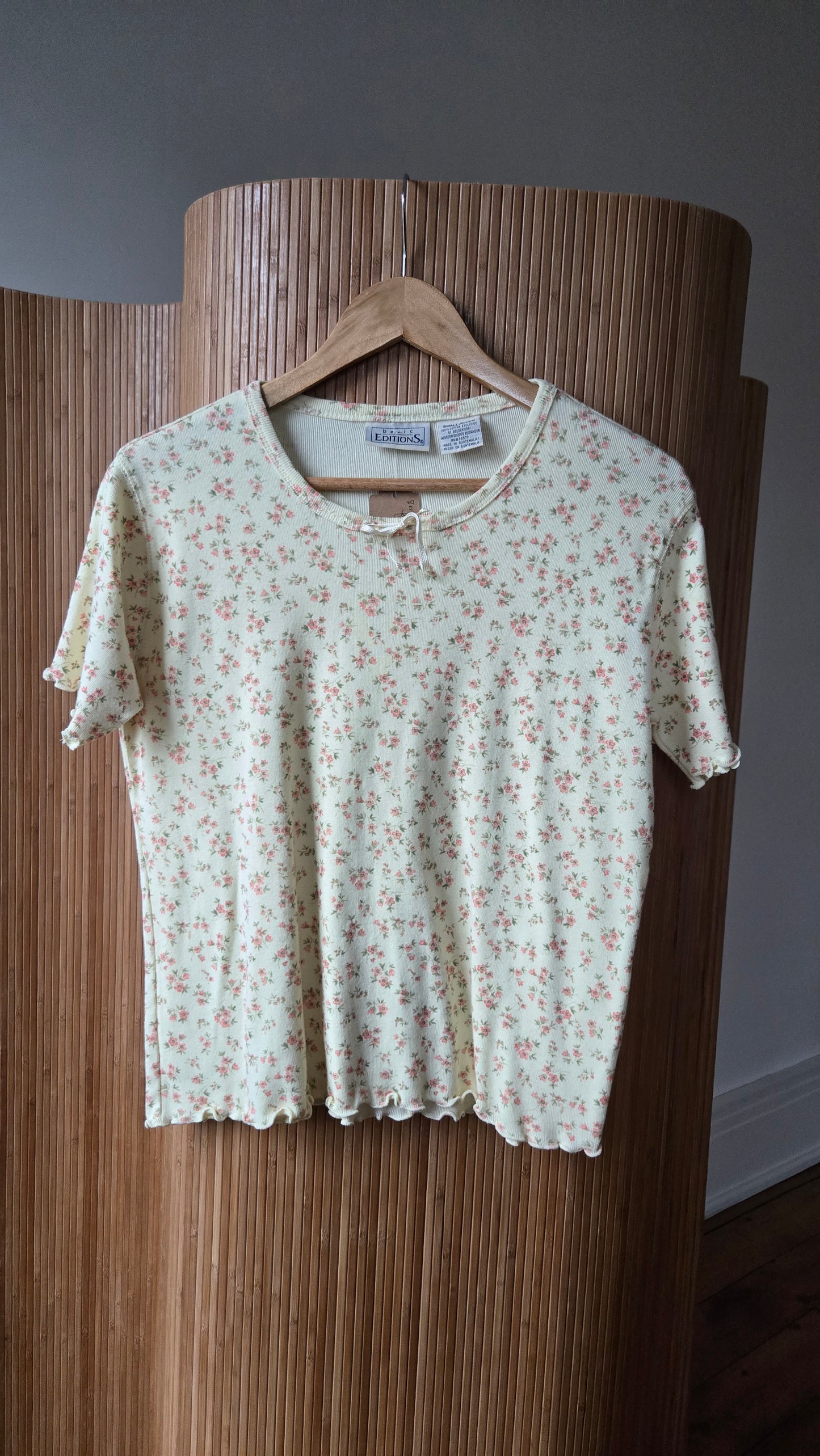 Basic Editions floral tee w lettuce hem