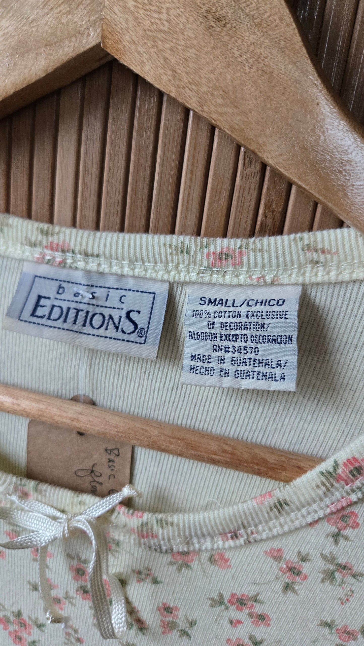 Basic Editions floral tee w lettuce hem