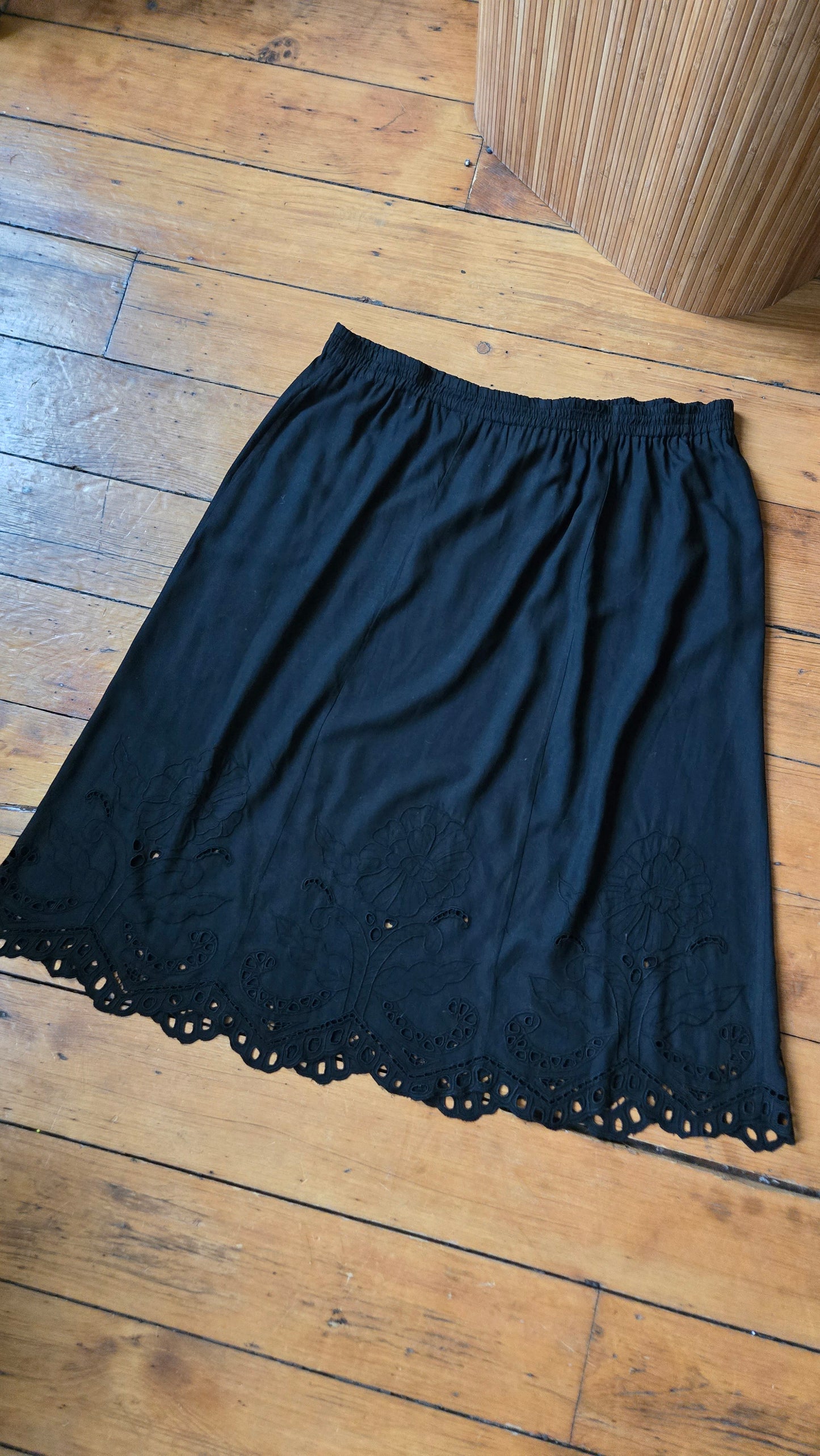 Black floral cut-lace hem skirt