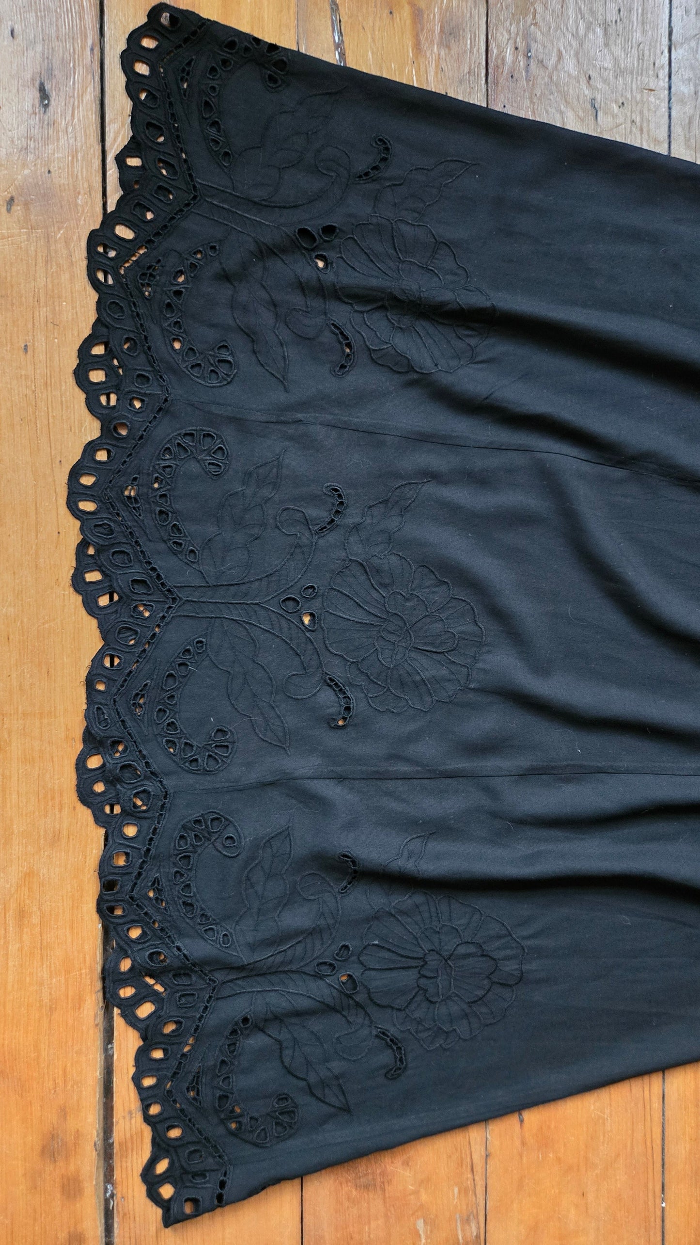 Black floral cut-lace hem skirt
