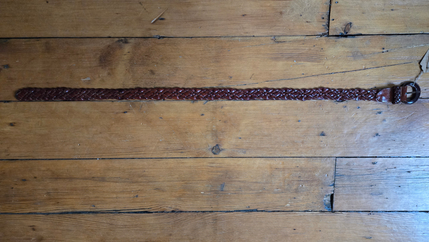 Braided brown leather belt, covered buckle