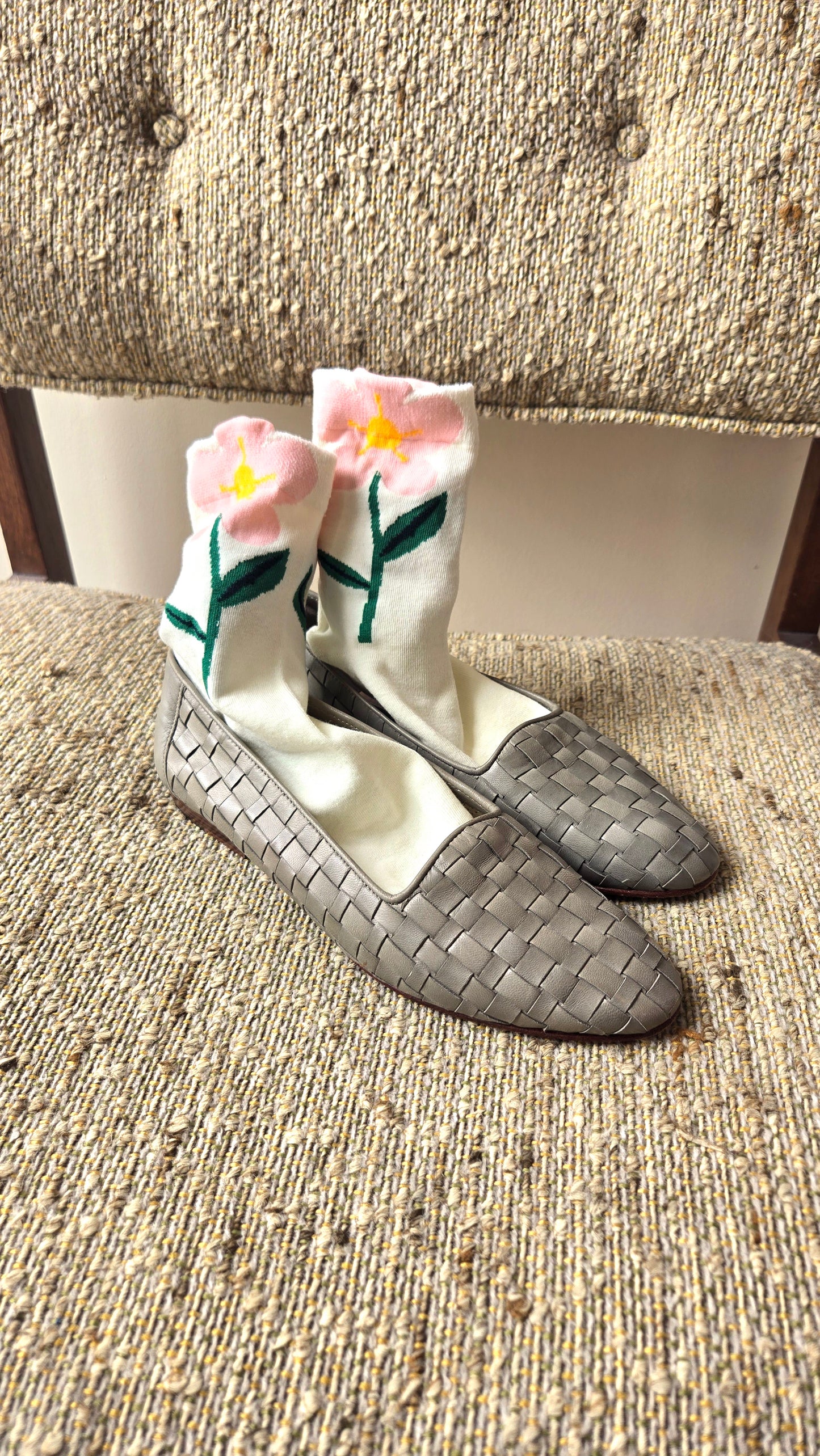 Solid flower-top socks