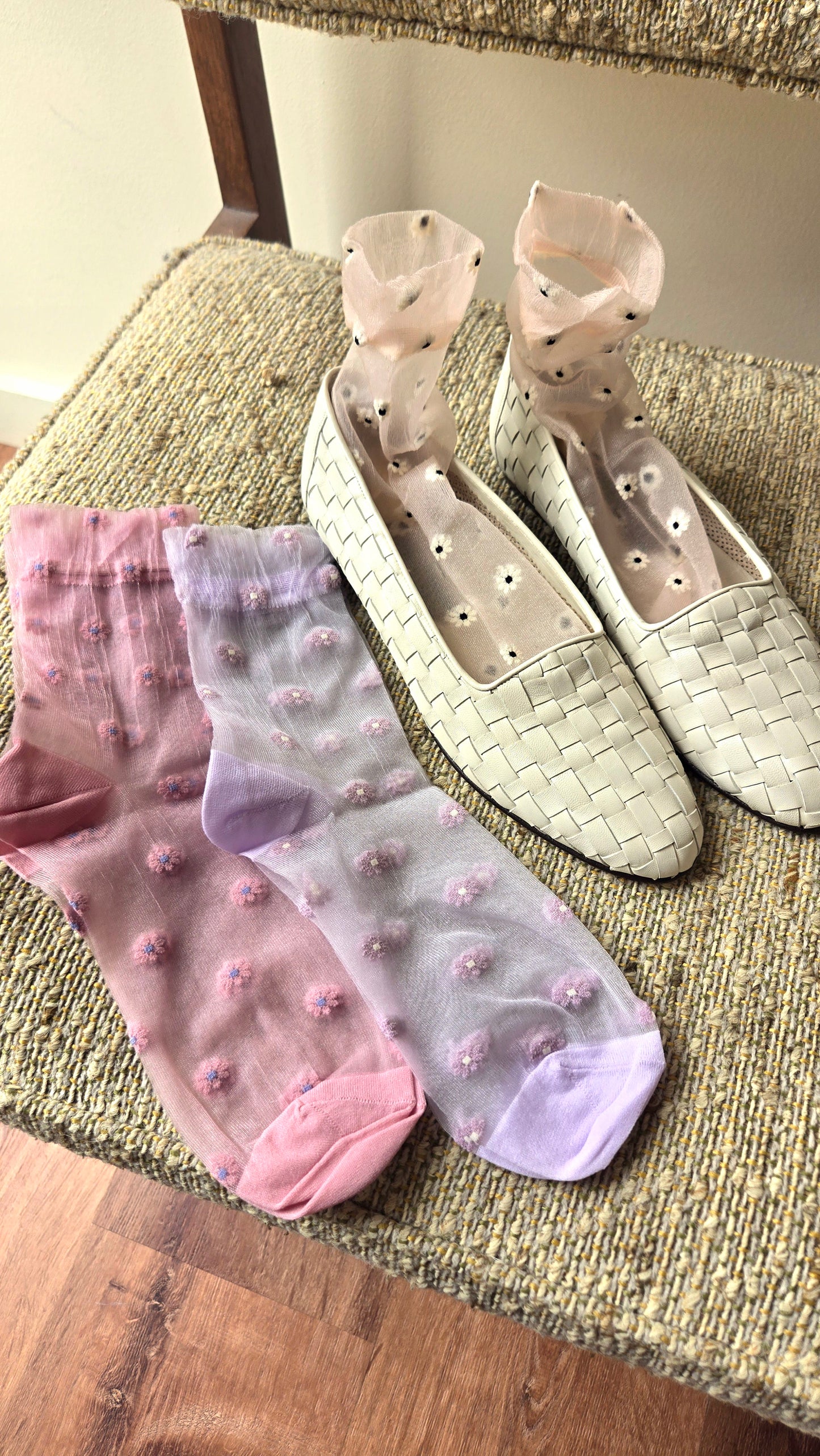 Sheer daisy flower socks