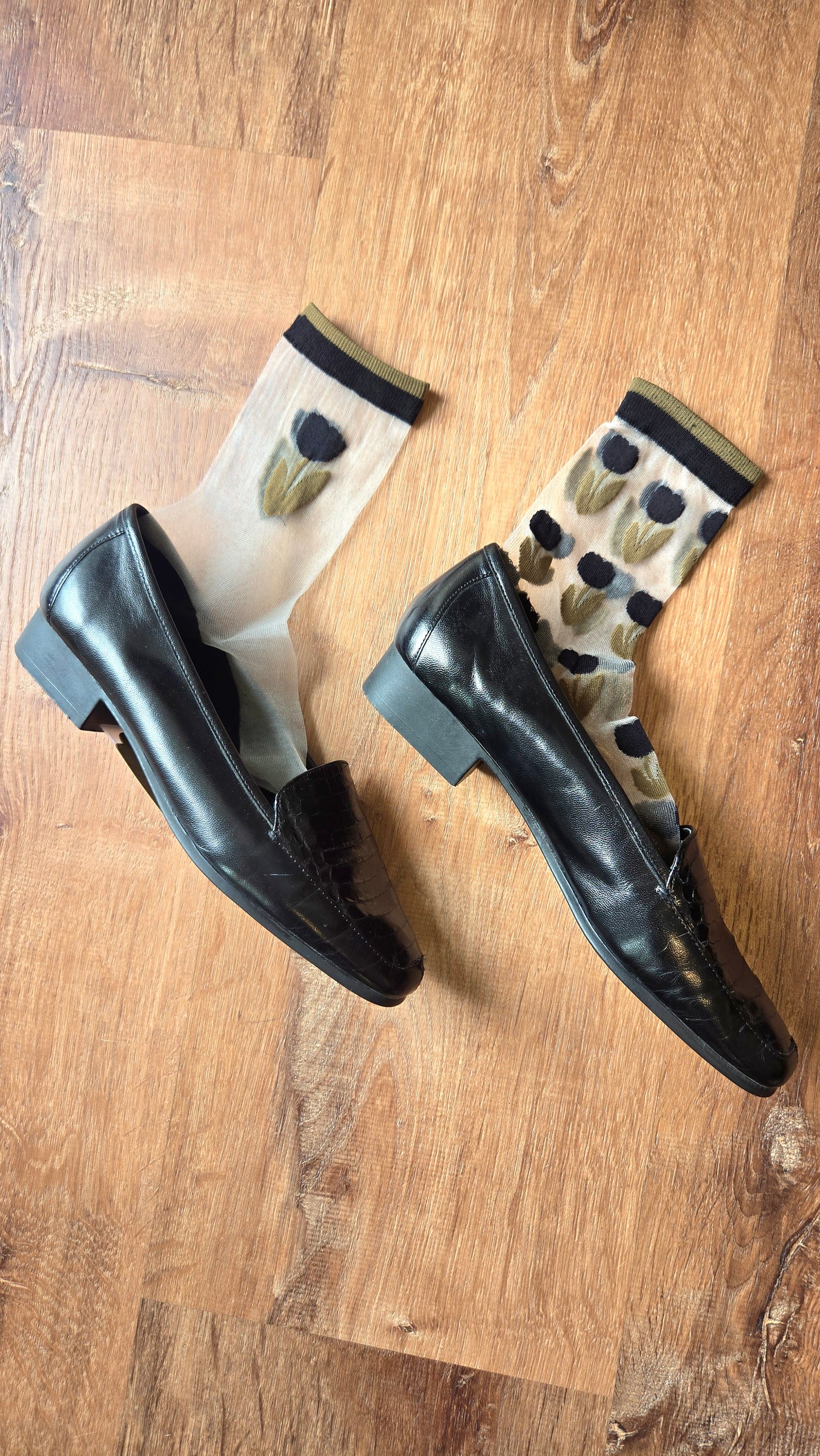 Black Tulip Sheer Mesh Socks: Flowers / M