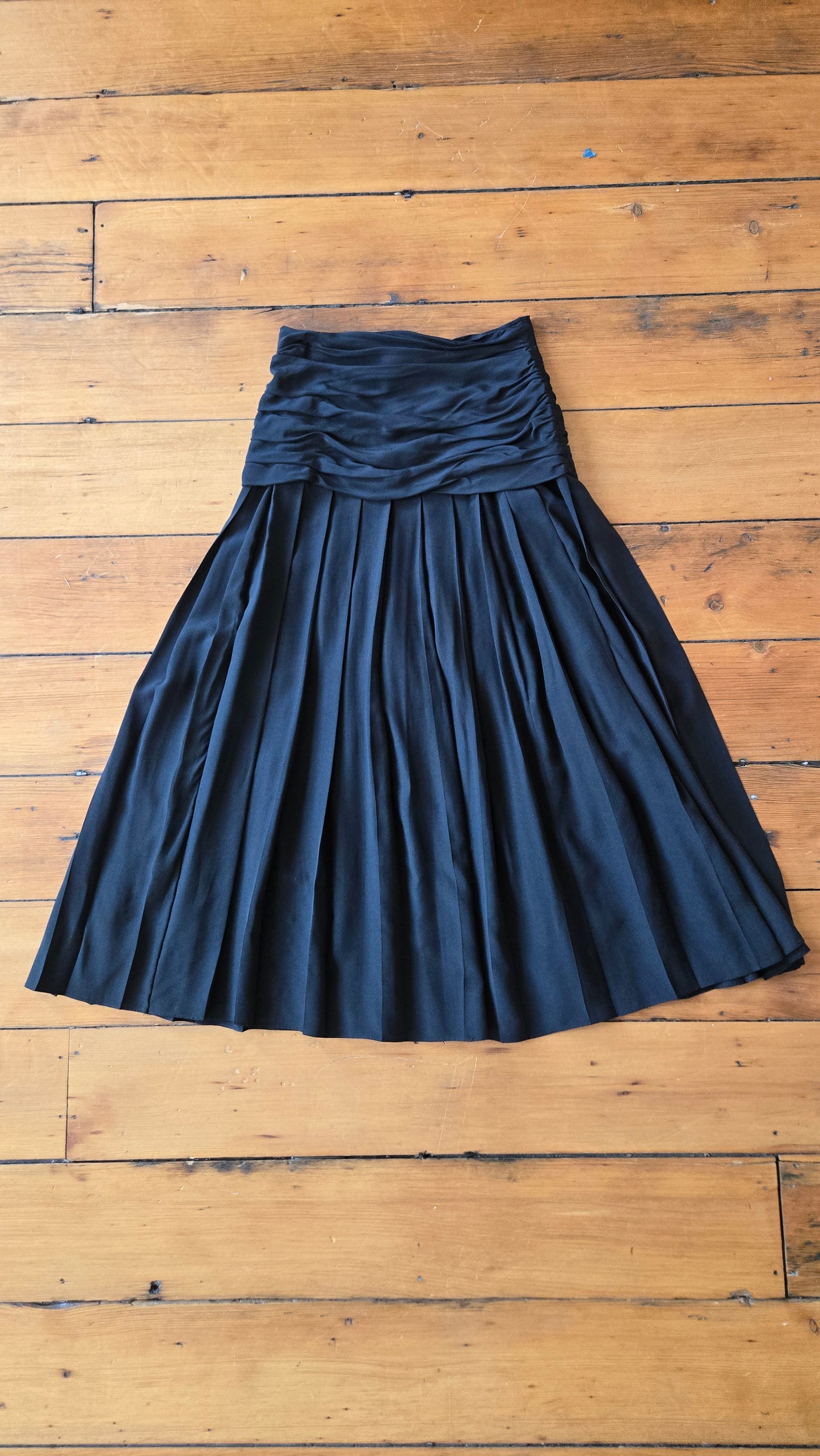 Black pleated cummerbund skirt