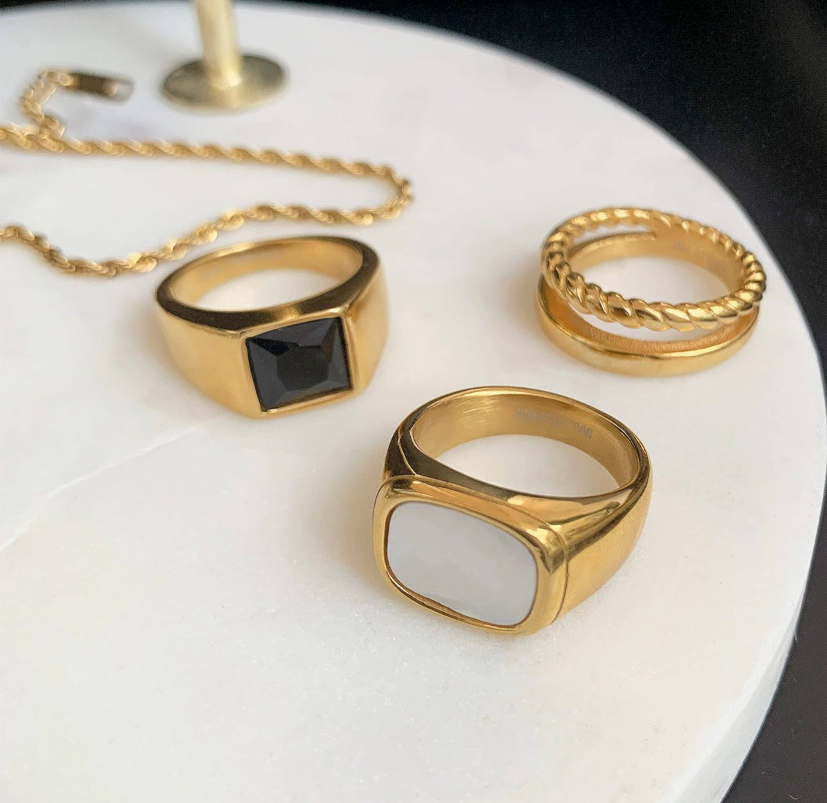 THEA GOLD PEARL SIGNET RING: 9