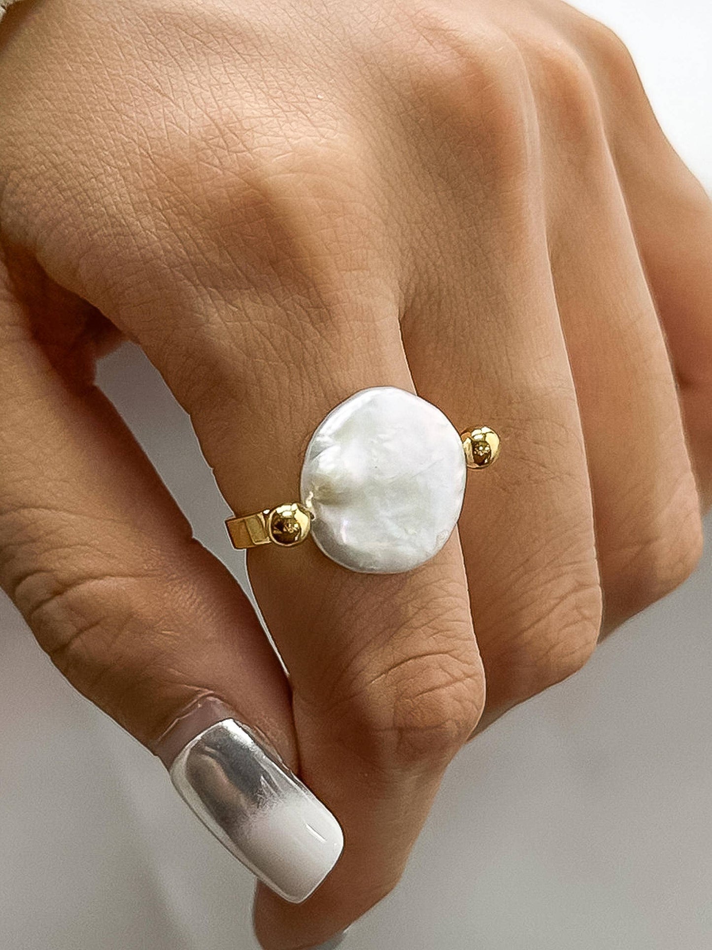 Déodat gold baroque pearl ring
