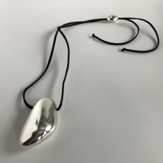 Piedra del Rio Necklace in Silver