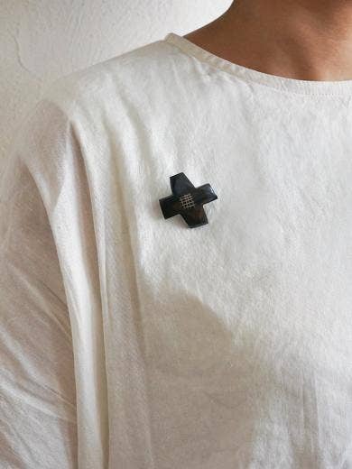 AXCIS BROOCH COSMOS: Black