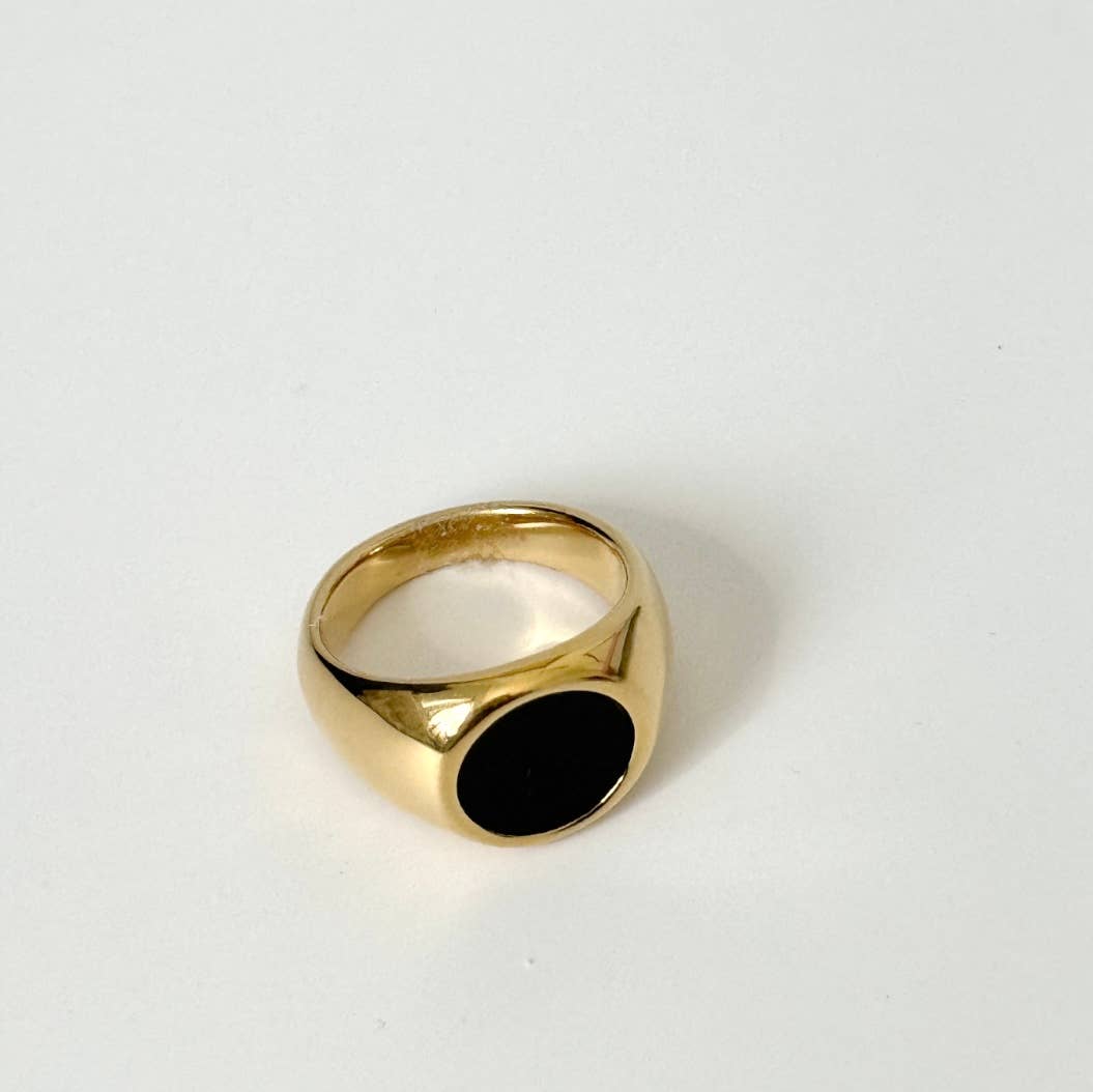 Maiza Signet Ring: 6