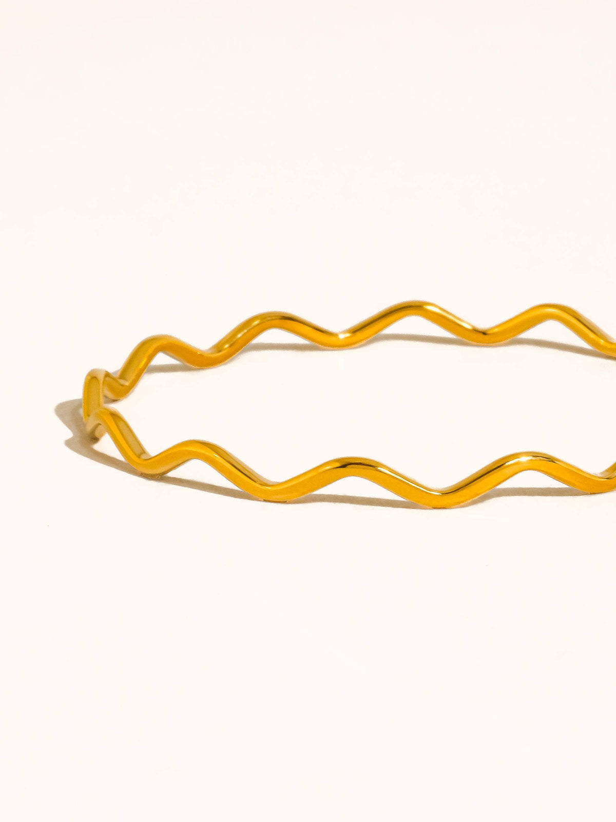 Hadley Wavy Bangle Bracelet