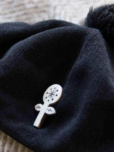 AXCIS BROOCH FLOWER: White