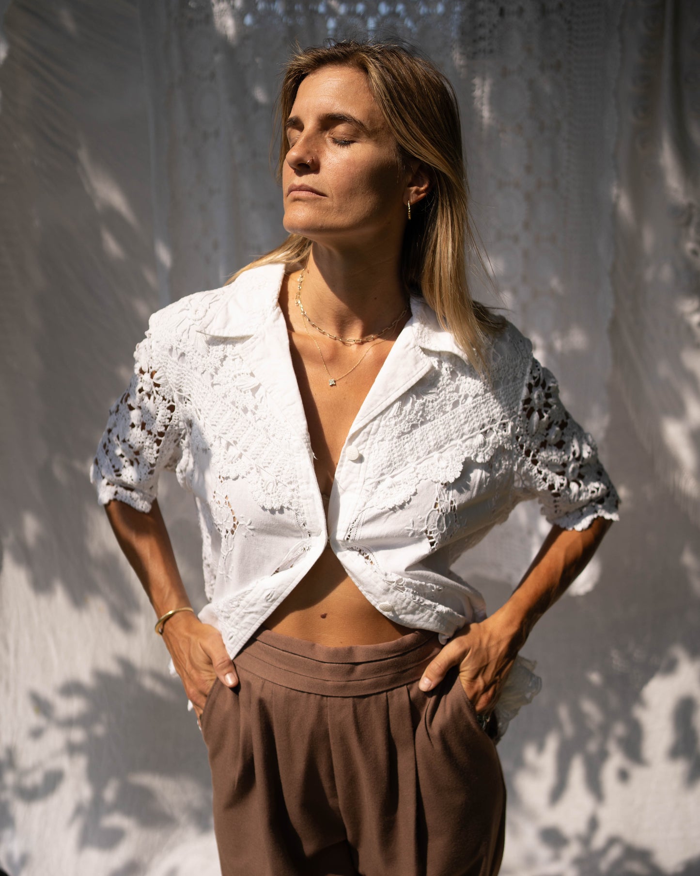 Brown pleated cummerbund pants