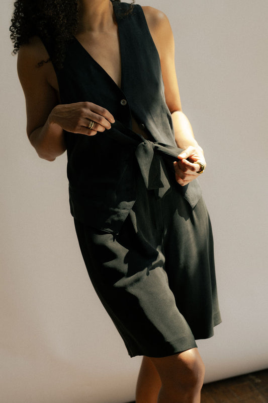 Due per Due black silk three-piece set