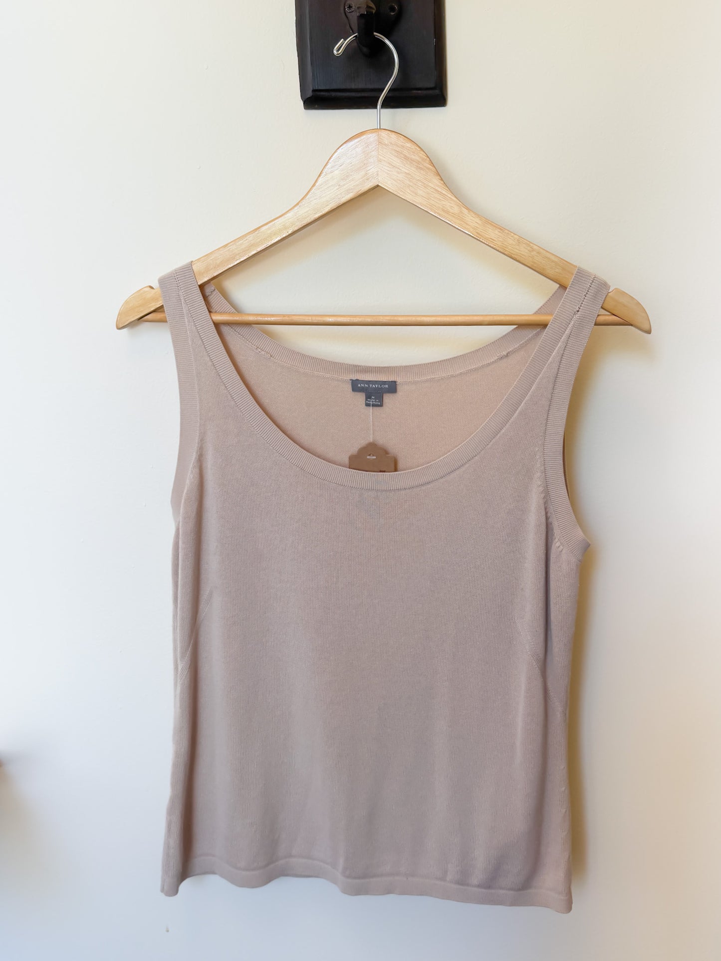 Ann Taylor biege knit tank