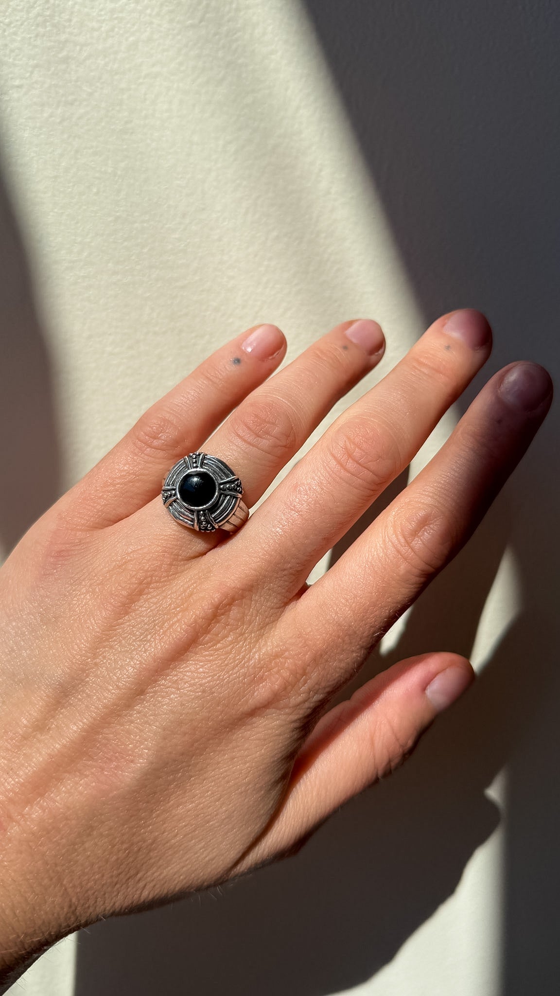 Decorative sterling silver & onyx ring