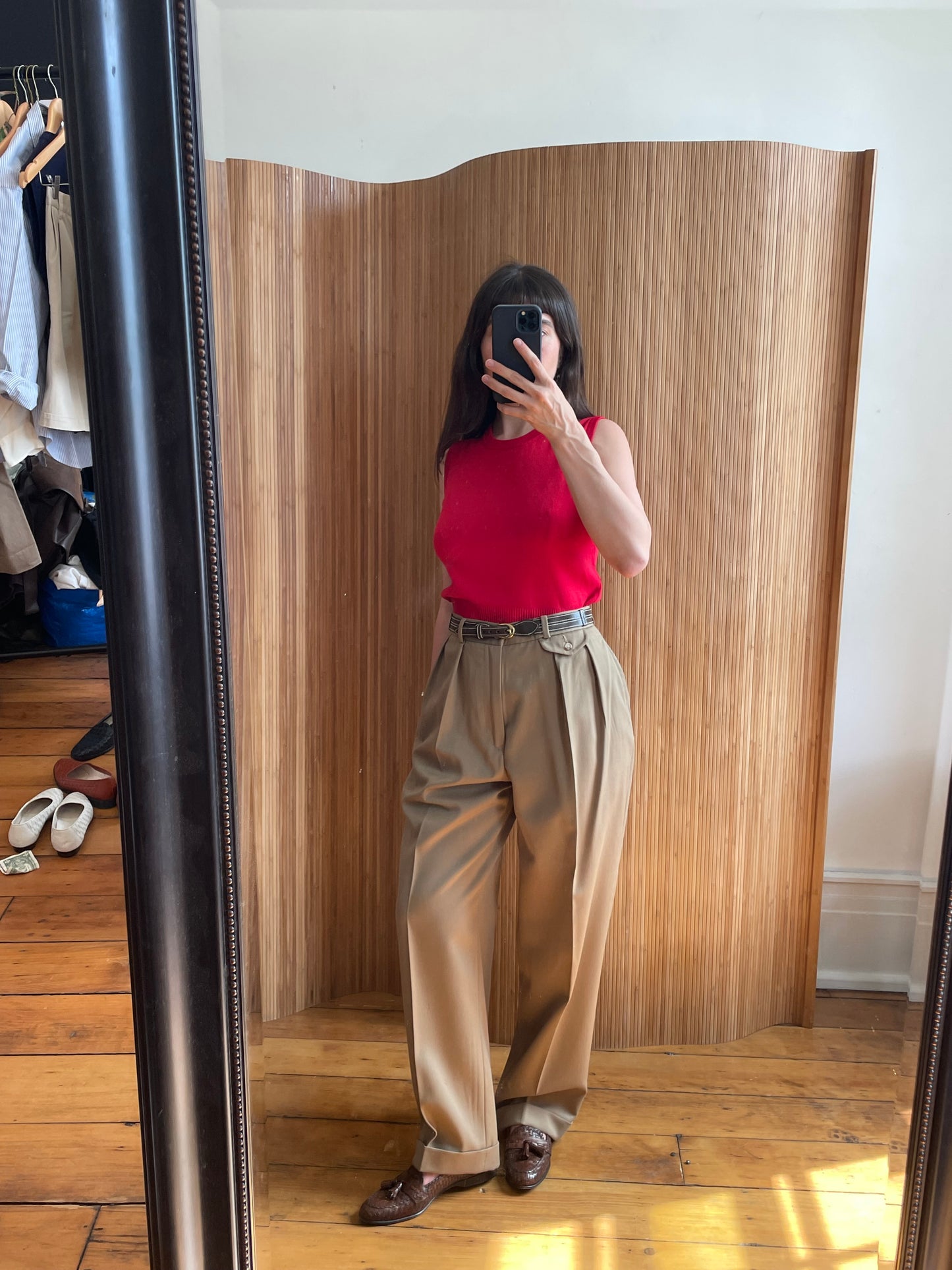 Contrast stitch leather belt