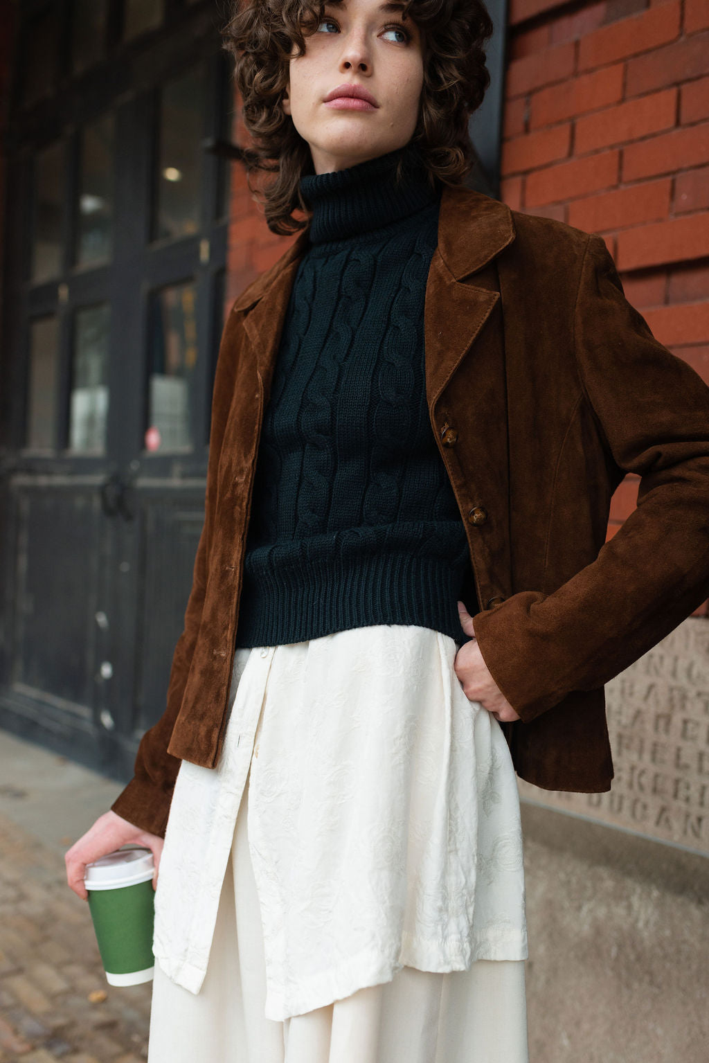 Cream pleated skirt - pockets!