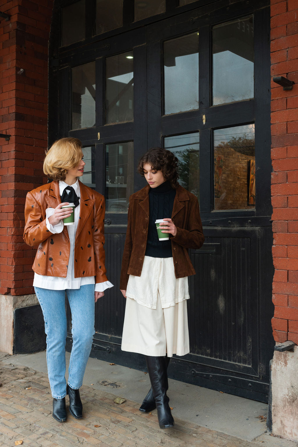 Cream pleated skirt - pockets!