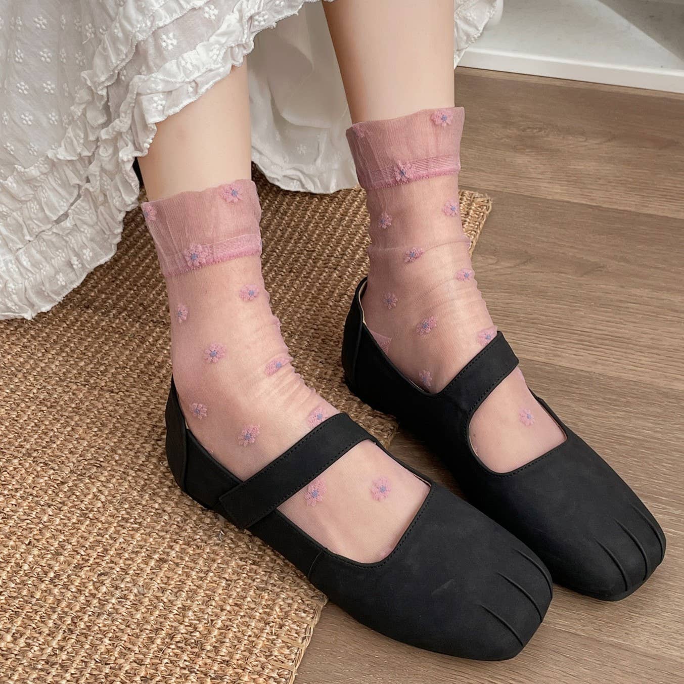 Sheer daisy flower socks