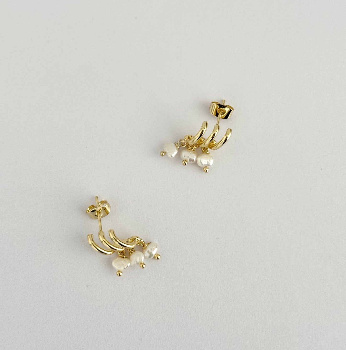Zelie Earrings : Pearl